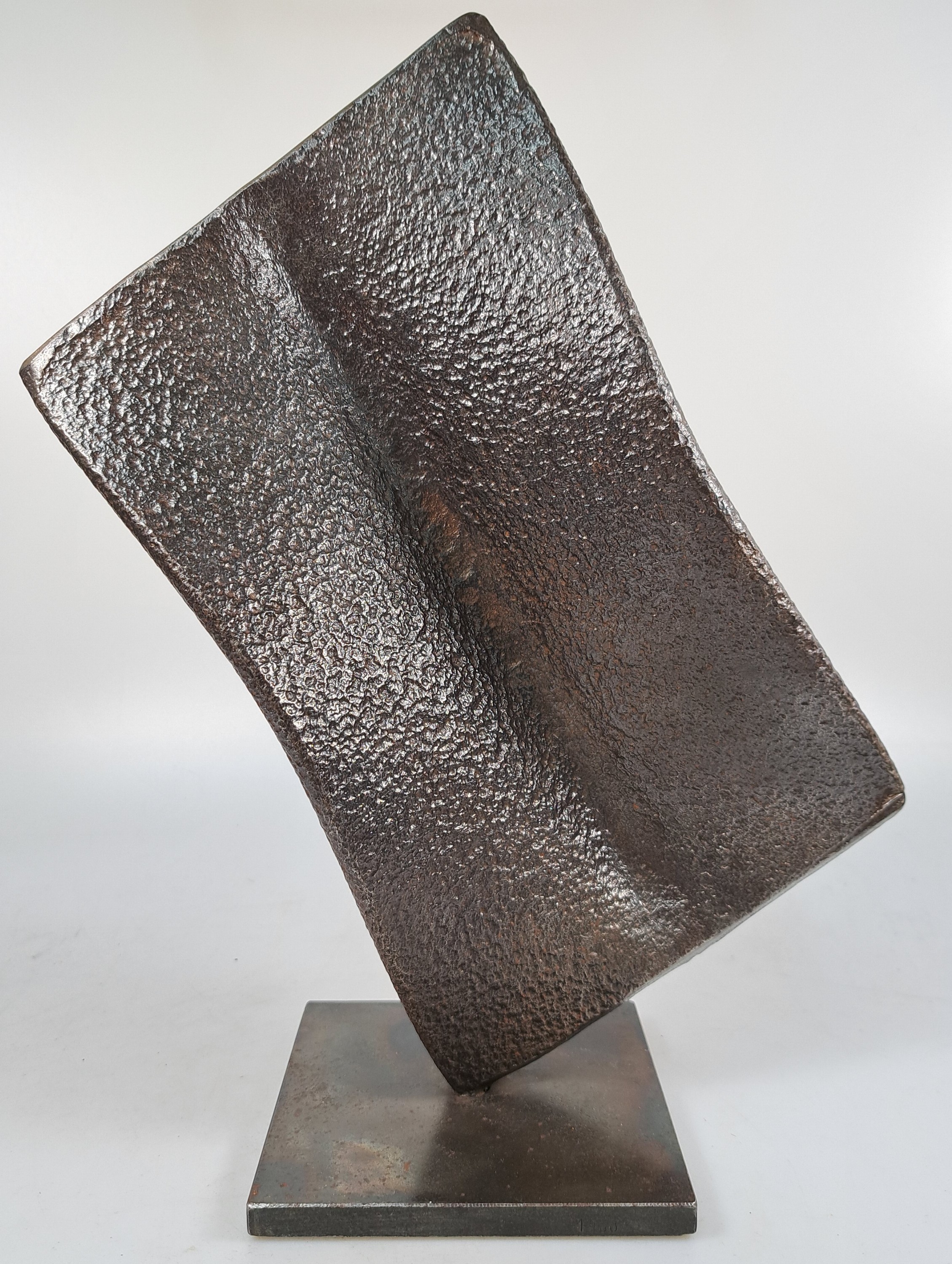Detail m: ---entfällt--- Michael Croissant, 1928 Landau-2002 München,Bronzeskulptur, sign., dat. 1988, num. 1/8, H. ca. 28cm, nach Steinmetzlehre Studium an ...