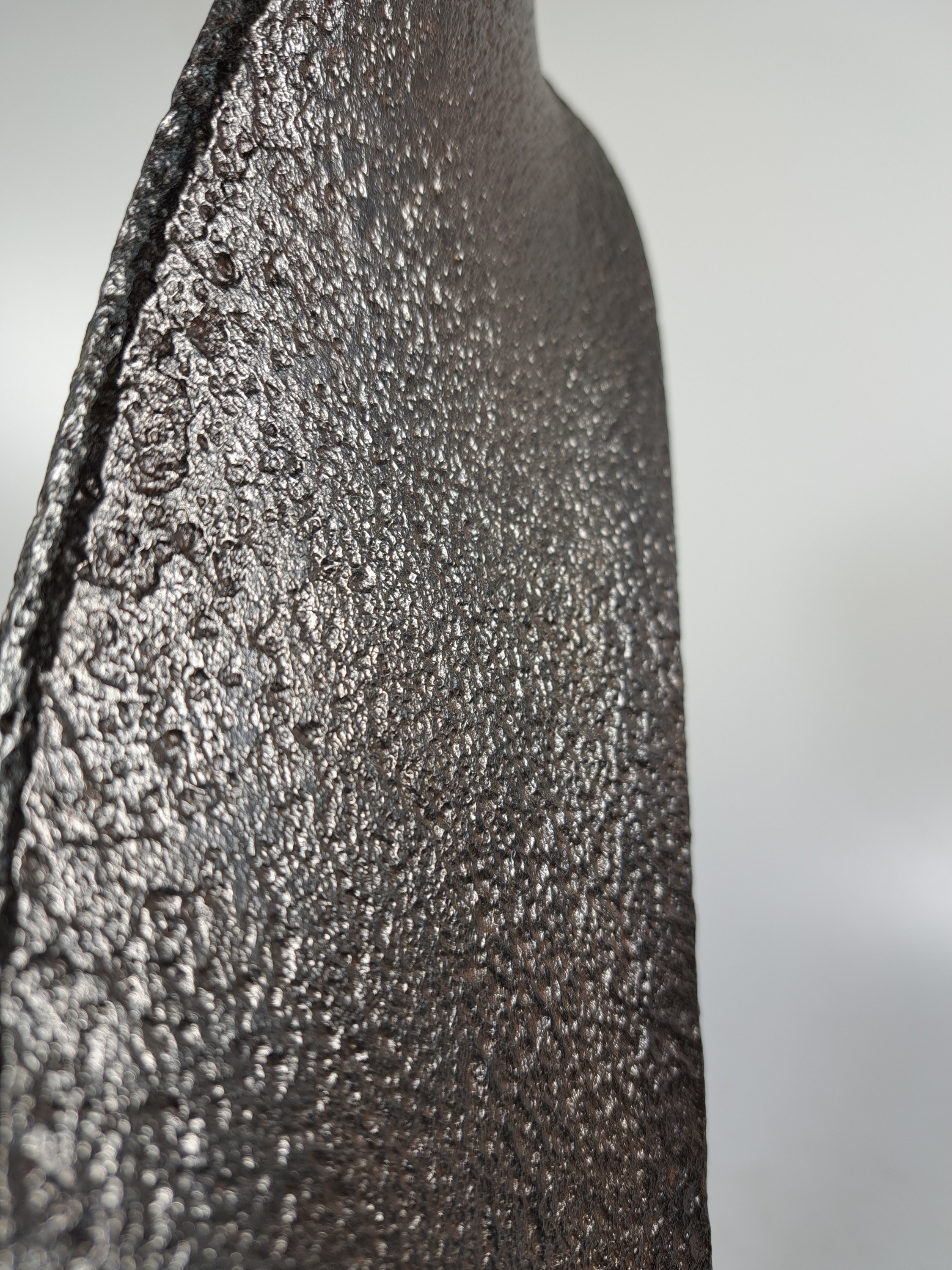 Detail o: ---entfällt--- Michael Croissant, 1928 Landau-2002 München,Bronzeskulptur, sign., dat. 1988, num. 1/8, H. ca. 28cm, nach Steinmetzlehre Studium an ...