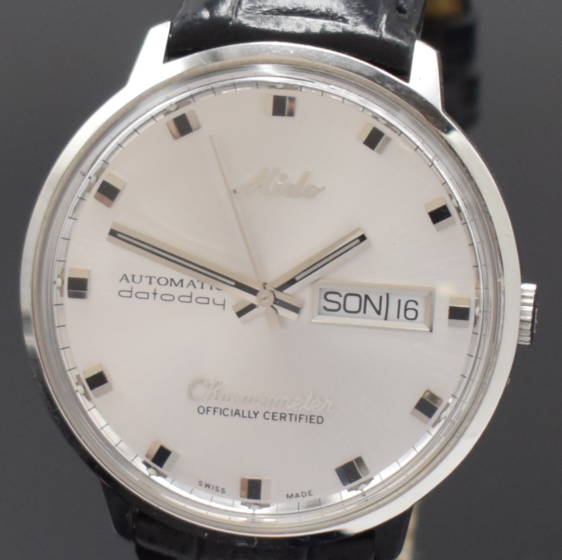 Detail a: MIDO Chronometer Datoday Armbanduhr in Stahl, Schweiz um 2000, Automatik, Monocoque-Geh., orig. Glas u. Krone, silb. Zifferbl., aufges.silb. ...