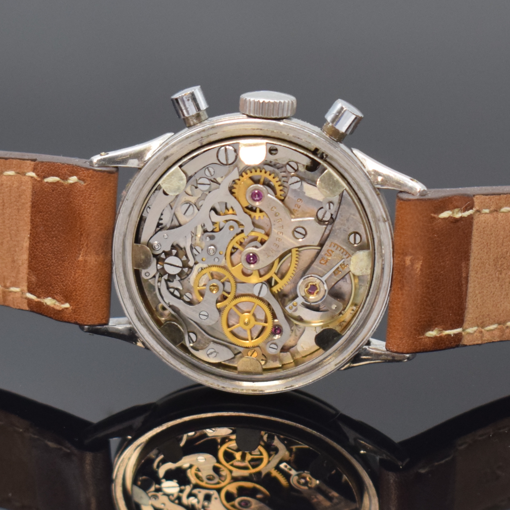 Detail d: CORTEBERT verschraubter Schaltradchronograph in Stahl, Schweiz um 1950, Handaufzug, 2- tlg. Geh., ausgefallene Bandanstöße, silb. Zifferbl. rest., ...
