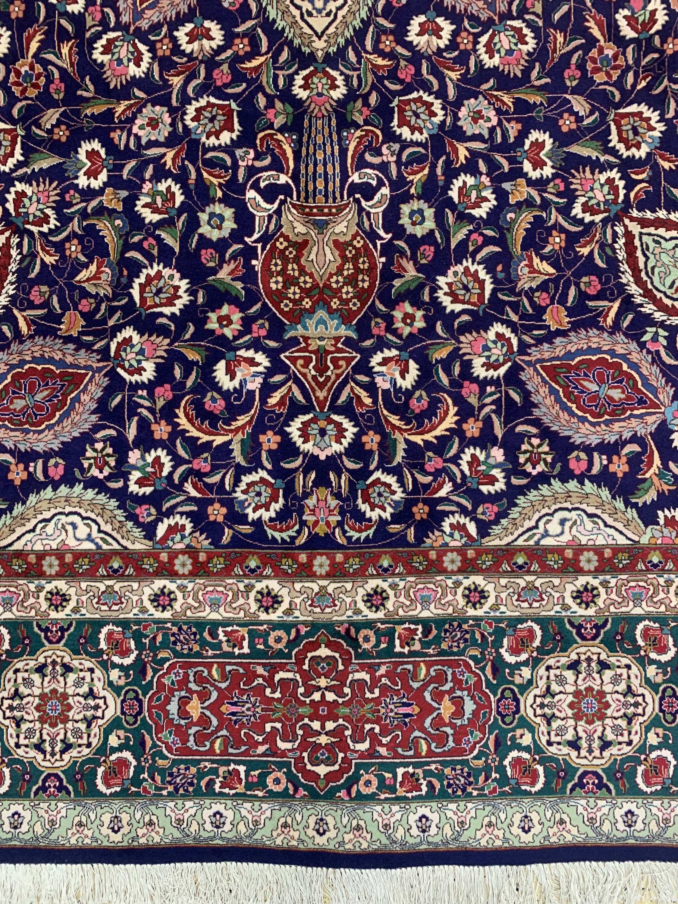 Detail b: Täbriz"Sheikh-Safi", Persien, Mitte 20.Jhd,Wolle auf Baumwolle, ca. 484 x 350 cm, EHZ: 1-2(nahezu Neuwertig).