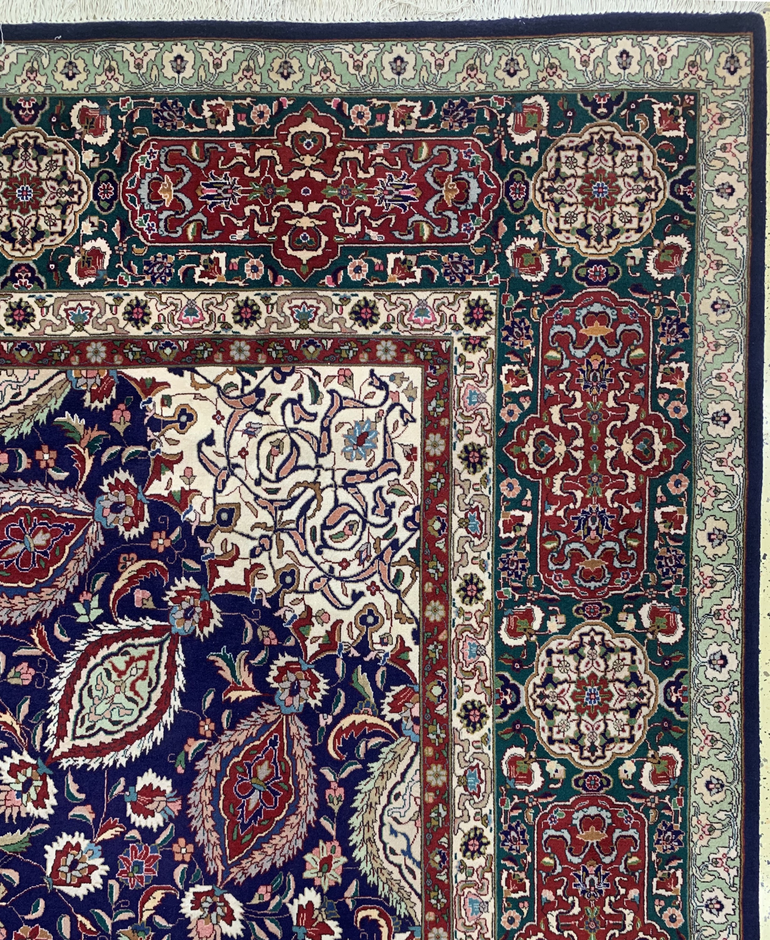 Detail g: Täbriz"Sheikh-Safi", Persien, Mitte 20.Jhd,Wolle auf Baumwolle, ca. 484 x 350 cm, EHZ: 1-2(nahezu Neuwertig).