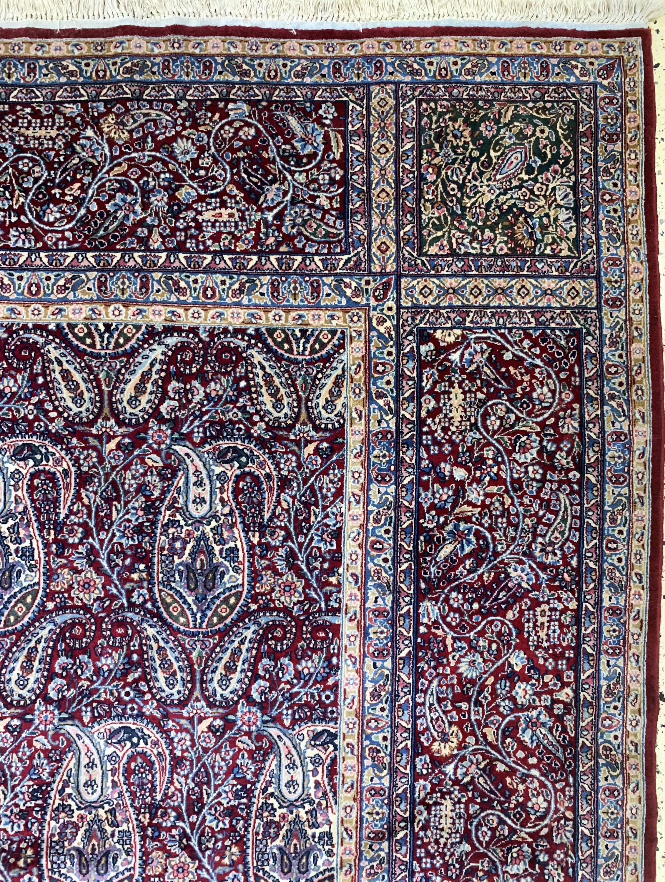 Detail c: Kerman Kork fein, Persien, Mitte 20.Jhd, Korkwolle auf Baumwolle, ca. 507 x 345 cm, EHZ: 1-2(nahezu Neuwertig).