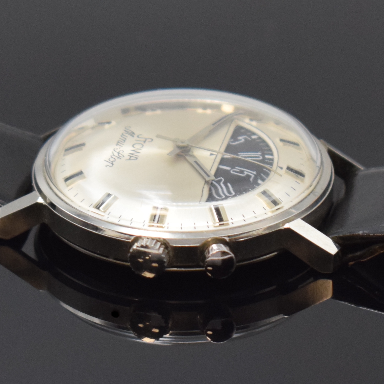 Detail a: Set 2 Herrenarmbanduhren mit Kurzzeitmessern, beide Handaufzug, Deutschland um 1965, 1 x Exquisit minStop, verg. Geh., verschr. Stahlboden, 1 x Stowa ...