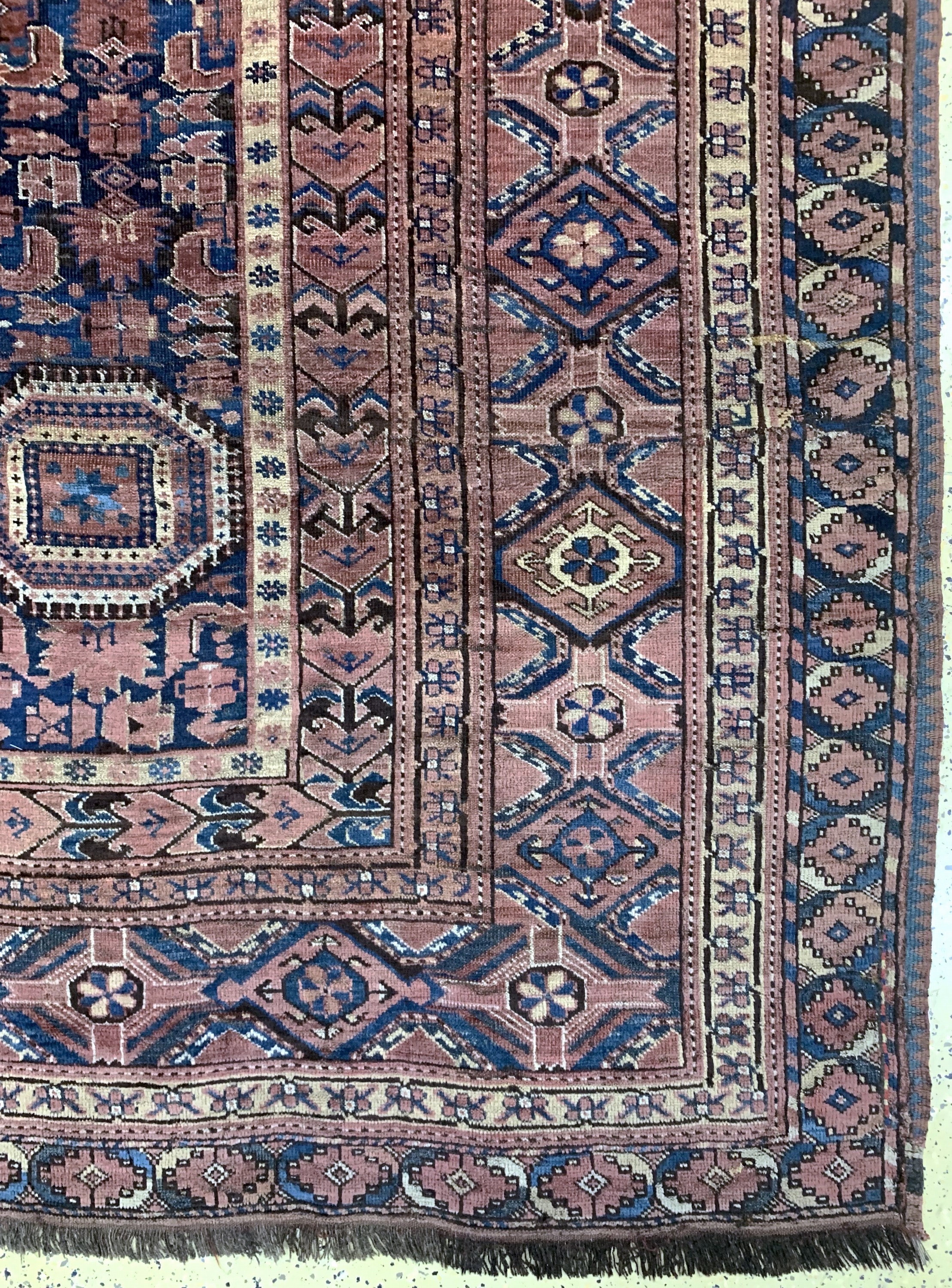 Detail a: Beschir"Kelley"antik, Turkmenistan, 19.Jhd,Wolle auf Wolle, ca. 500 x 255 cm, EHZ: 3, (mehrere restaurierungen)