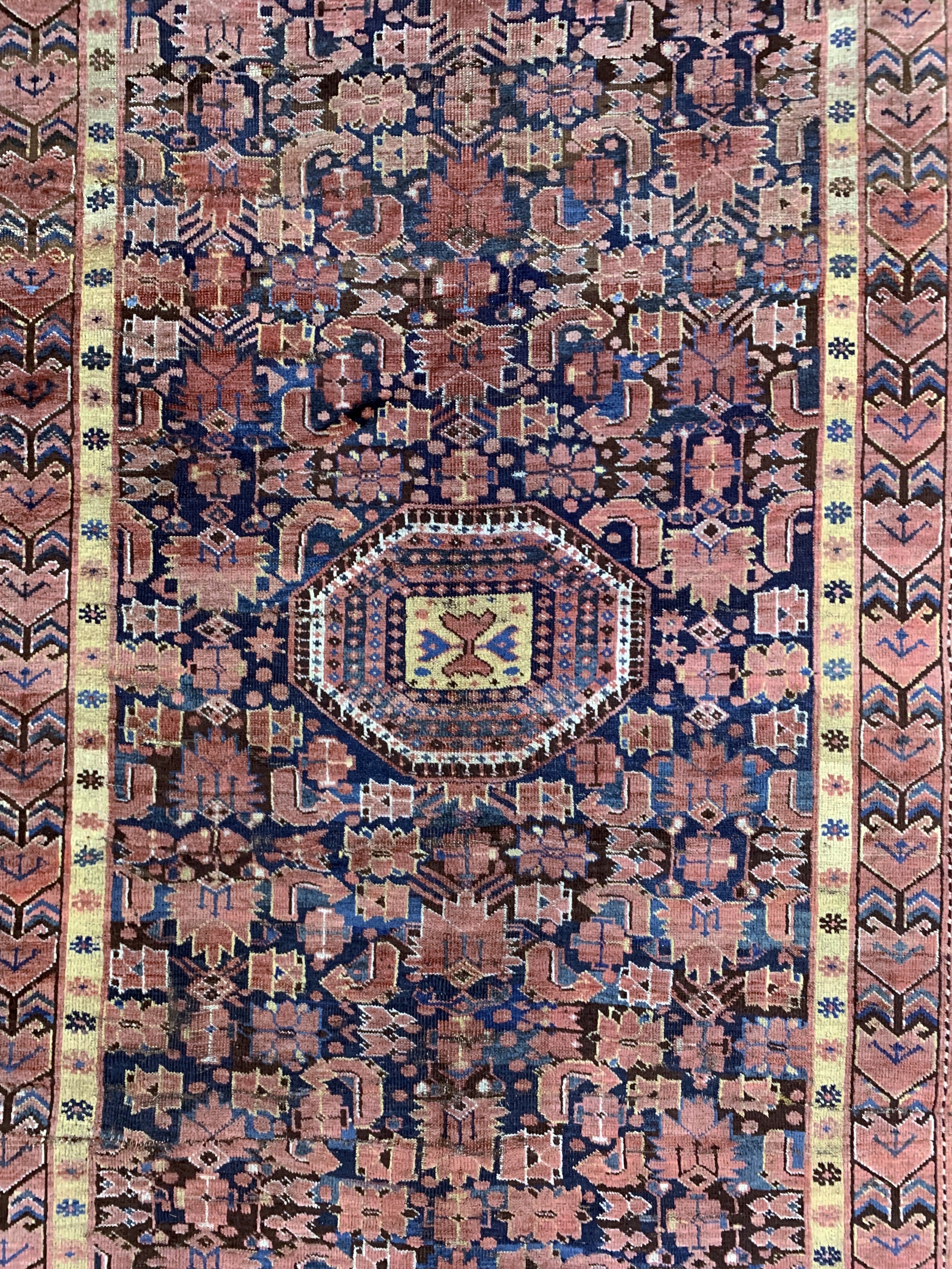 Detail d: Beschir"Kelley"antik, Turkmenistan, 19.Jhd,Wolle auf Wolle, ca. 500 x 255 cm, EHZ: 3, (mehrere restaurierungen)