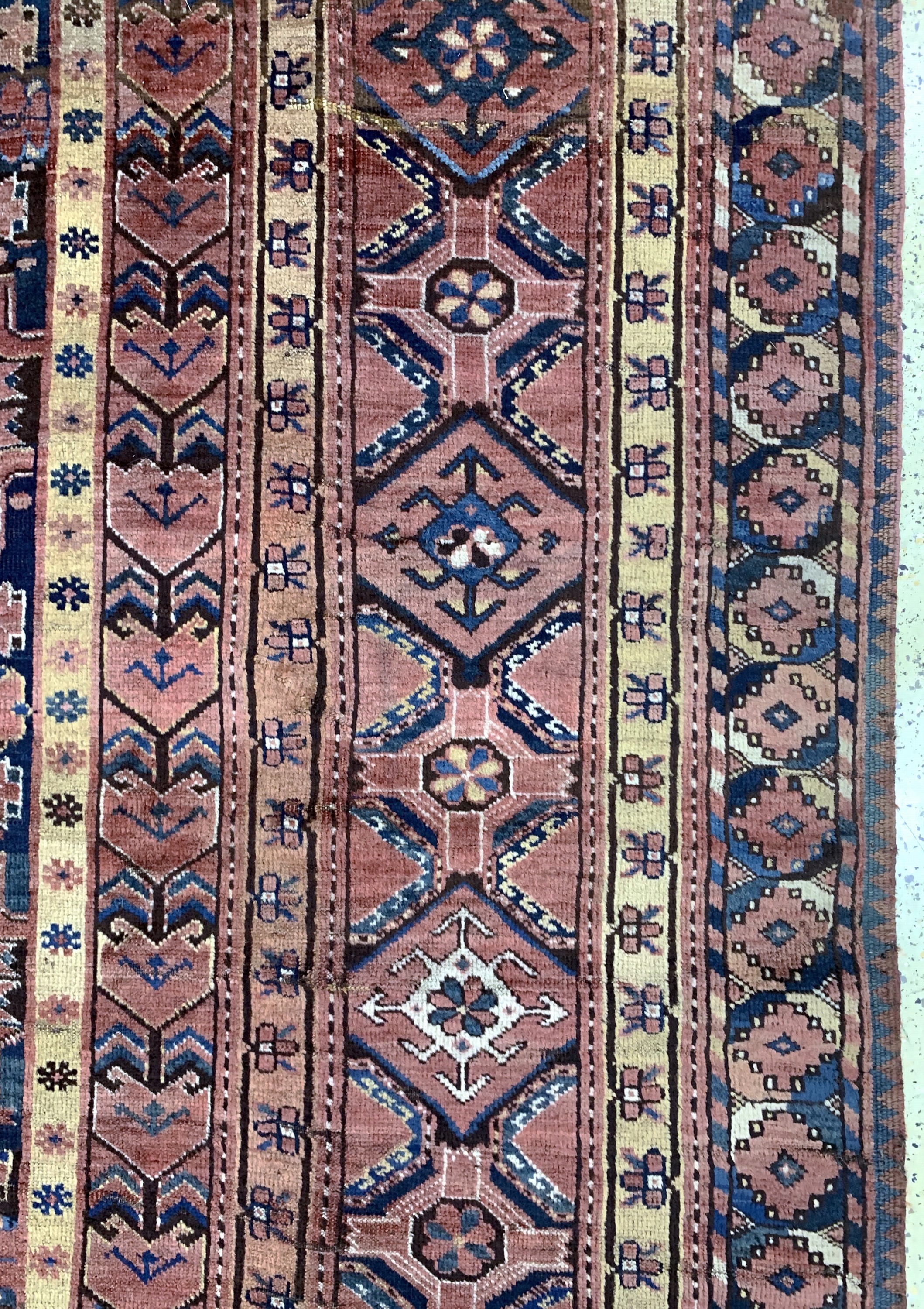 Detail f: Beschir"Kelley"antik, Turkmenistan, 19.Jhd,Wolle auf Wolle, ca. 500 x 255 cm, EHZ: 3, (mehrere restaurierungen)