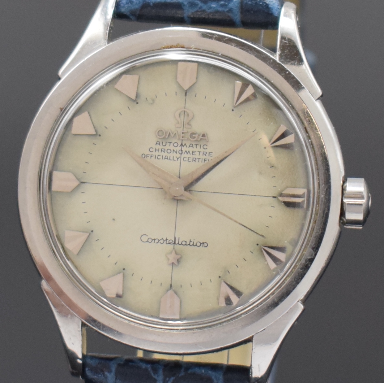 Detail a: OMEGA Constellation Chronometer Armbanduhr in Stahl Referenz 2852, Schweiz um 1956, Automatik, Geh. m. aufgedr. Boden, einges. Sternwarten-Plakette ...
