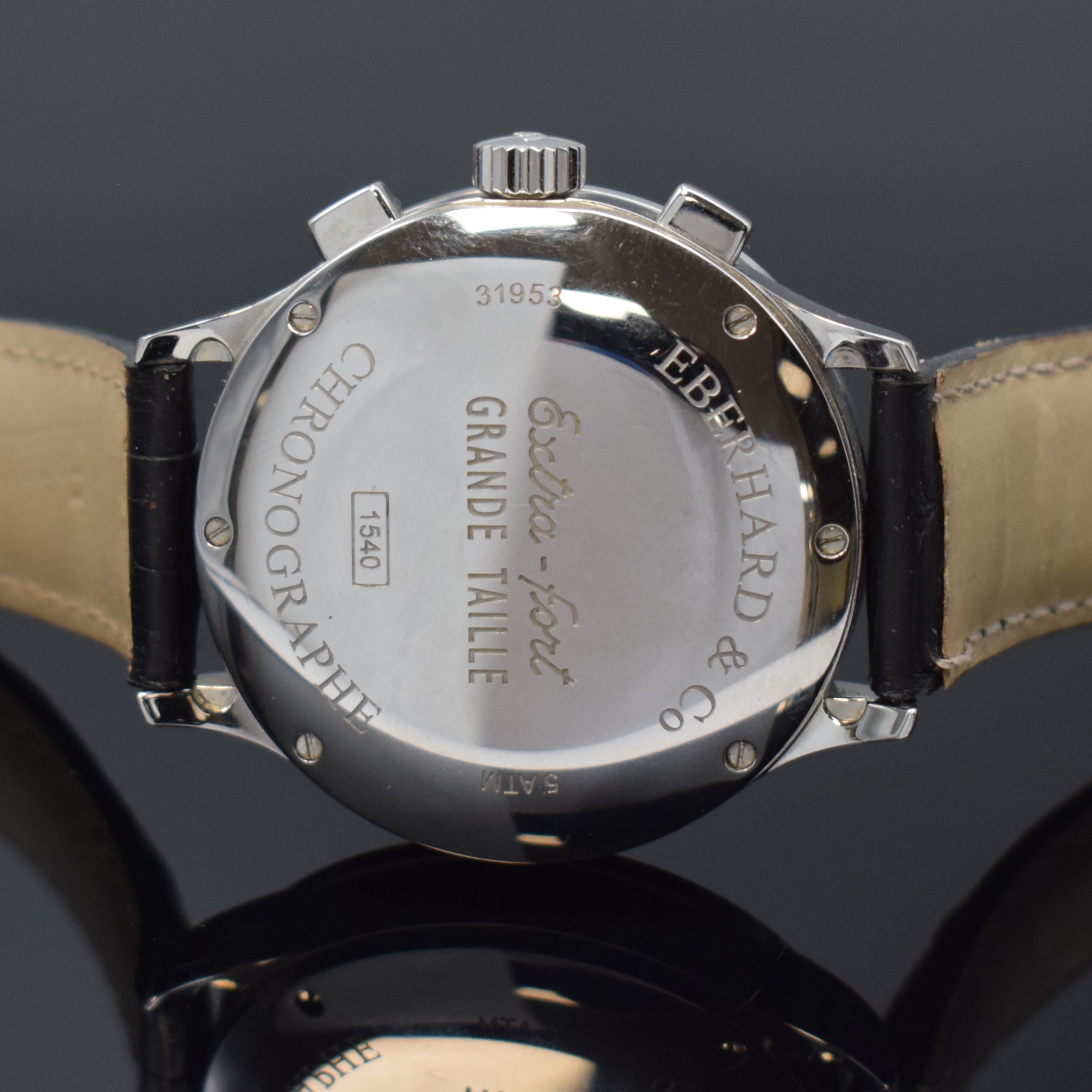 Detail d: EBERHARD & Co Extra Fort Grande Taille Armbandchronograph in Stahl Referenz 31953, Schweiz um 2010, Automatik, 6-fach verschr. Geh., orig. Lederband ...