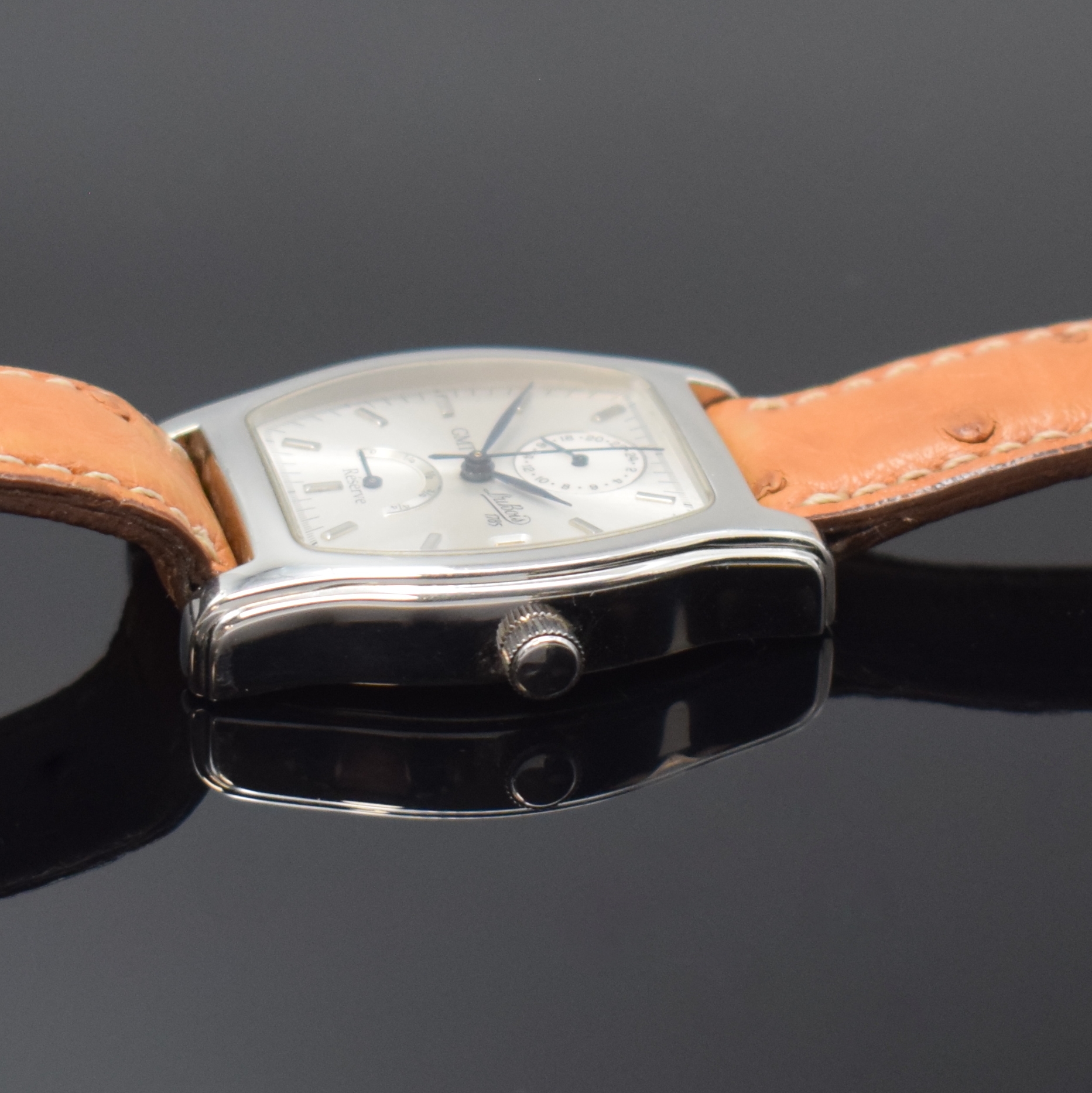 Detail b: DUBOIS GMT tonneauförmige Armbanduhr mit Gangreserveanzeige in Stahl, Schweiz um 2000, Automatik, beids. vergl. Geh., Boden 4- fach verschr., silb. ...