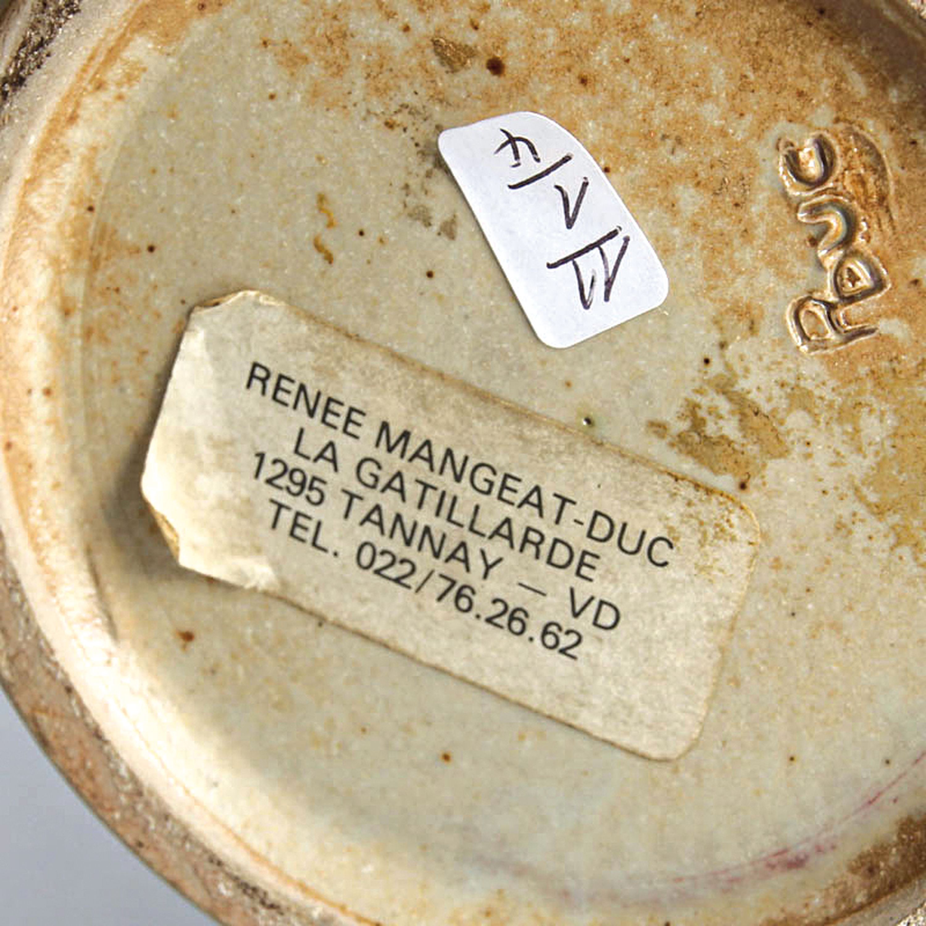 Detail h: Studiokeramik-Vase, Renee Mangeat-Duc (geb. 1947), Tannay, Frankreich, sandfarbener Scherben, Keulenform, Glasur in schwarz und violett, mit orig. ...