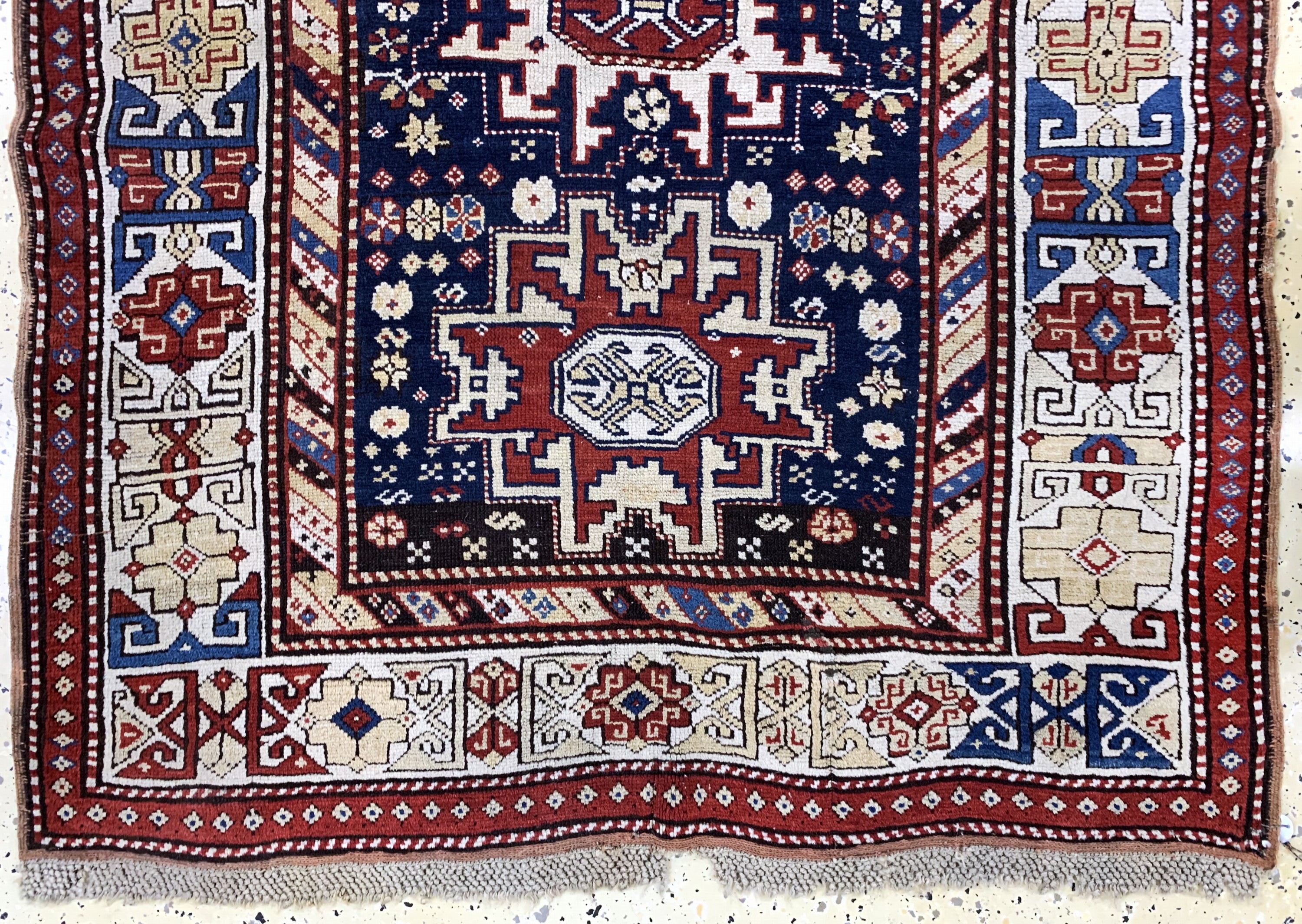 Detail d: Antiker Kazak, Kaukasus, 19.Jhd, Wolle auf Wolle, ca. 300 x 115 cm, EHZ: 3, (kleine restaurierungen)