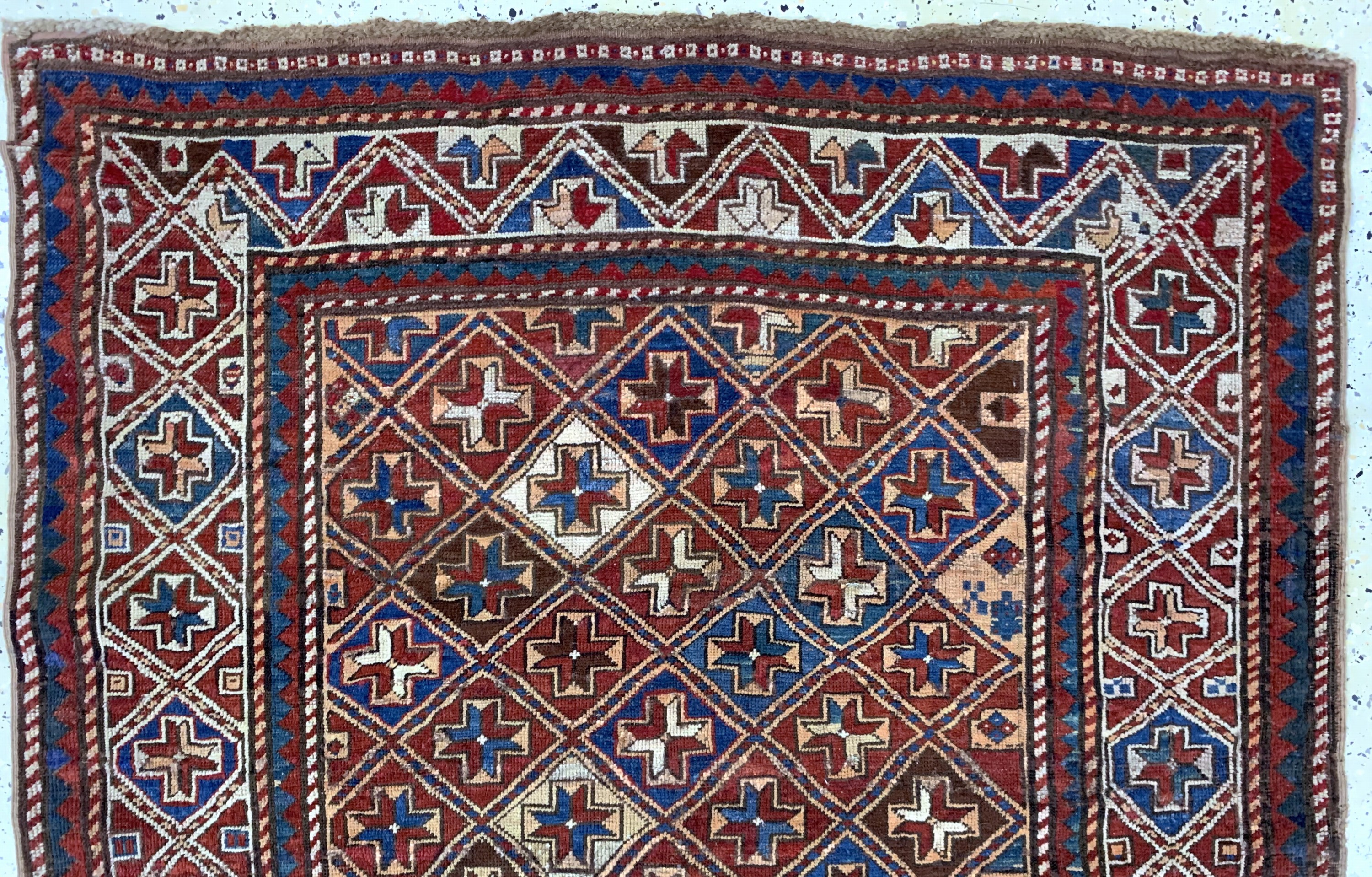 Detail a: Antiker Kazak, Kaukasus, um 1900, Wolle aufWolle, ca. 165 x 135 cm, EHZ: 3, (großflächig restauriert & verkürzt).
