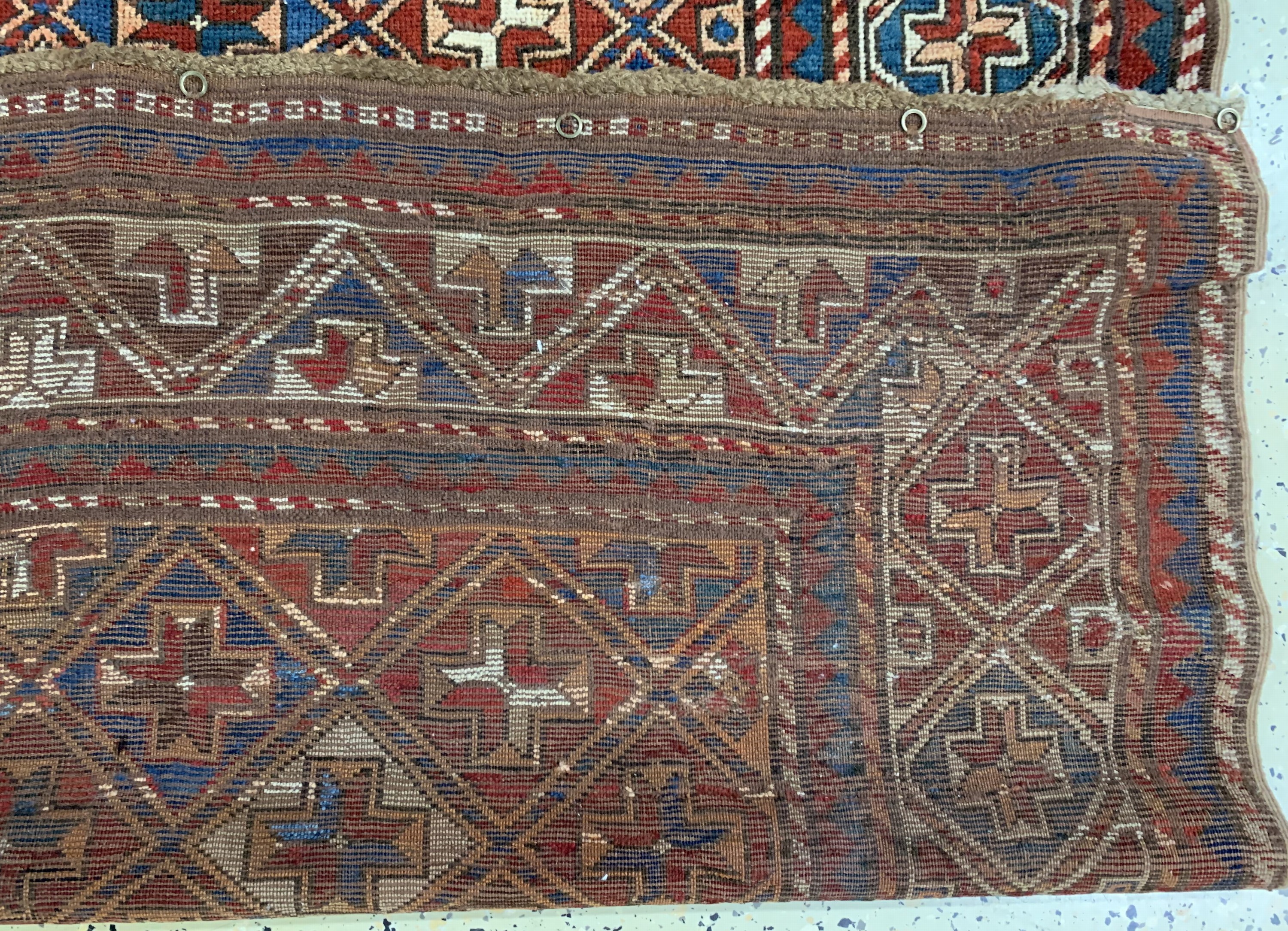 Detail c: Antiker Kazak, Kaukasus, um 1900, Wolle aufWolle, ca. 165 x 135 cm, EHZ: 3, (großflächig restauriert & verkürzt).