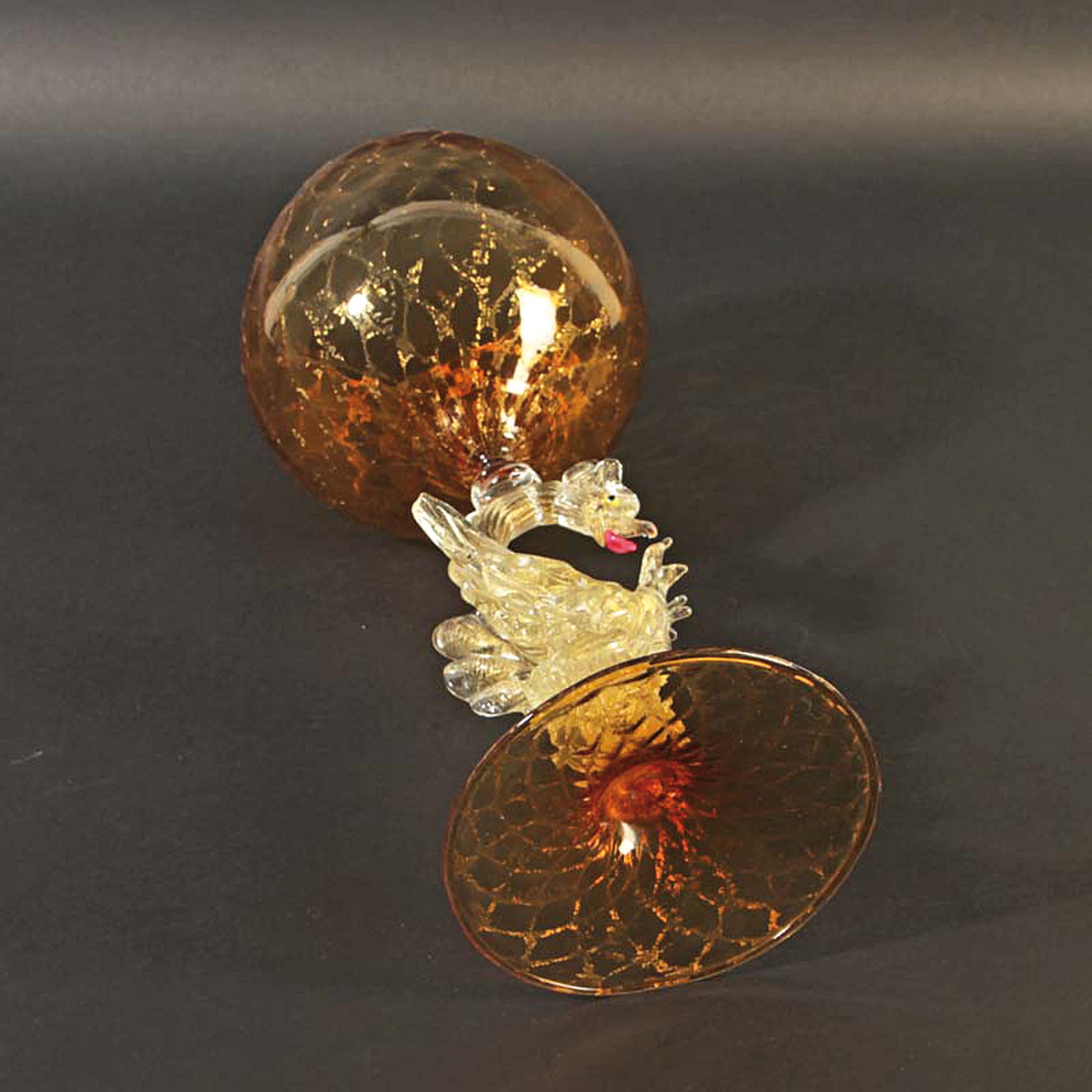 Detail f: Glaspokal, Fratelli Toso, Murano, Italien, um 1915-25, farbloses und honiggelbes Glas, Nodus in Form eines Drachen mit Goldeinpuderungen, H. 34 cm