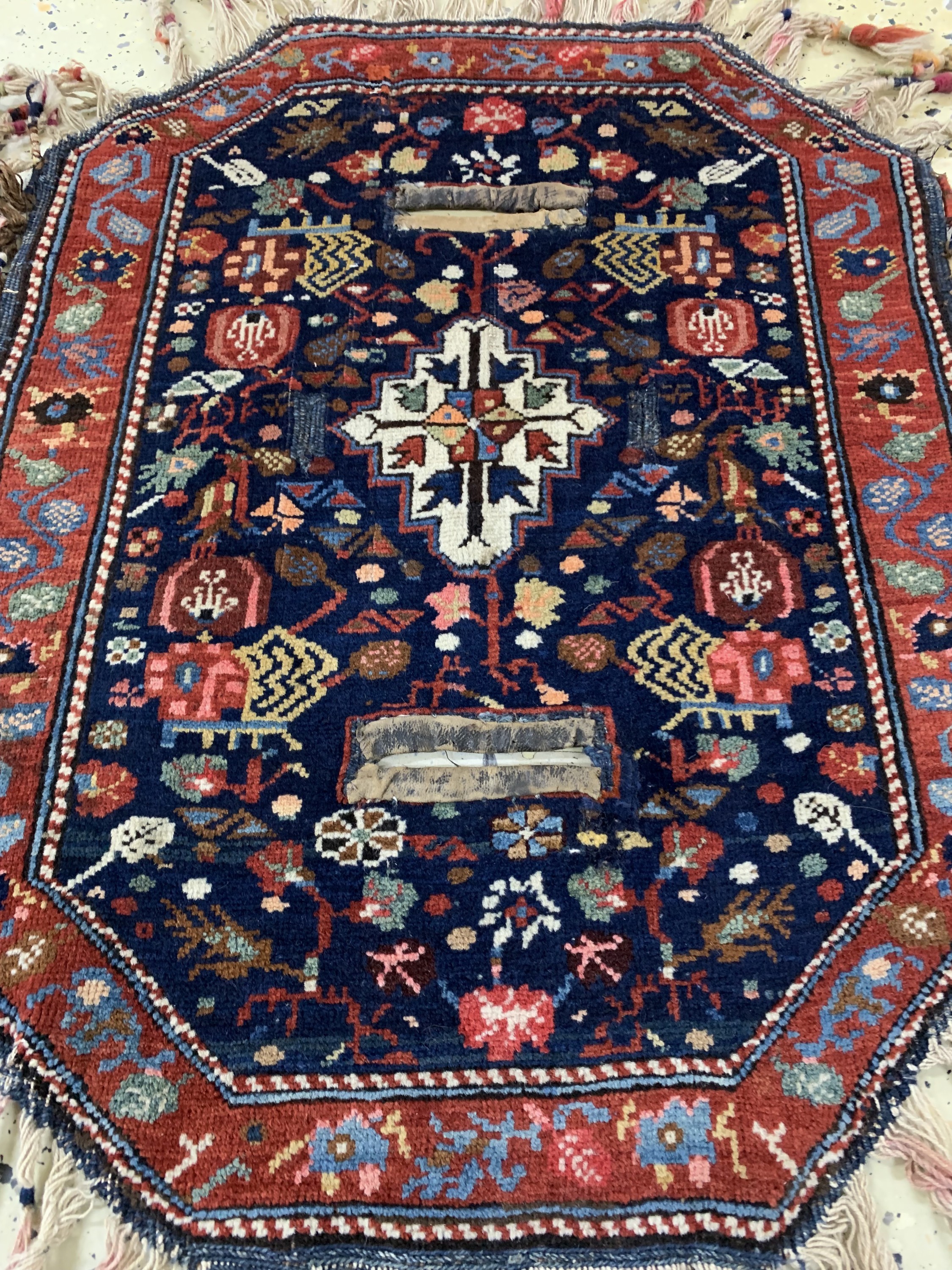 Detail d: Nomaden"Sattelauflage", Persien, um 1900, Wolle auf Wolle, ca. 74 x 59 cm, EHZ: 2(kleineRestaurierung)