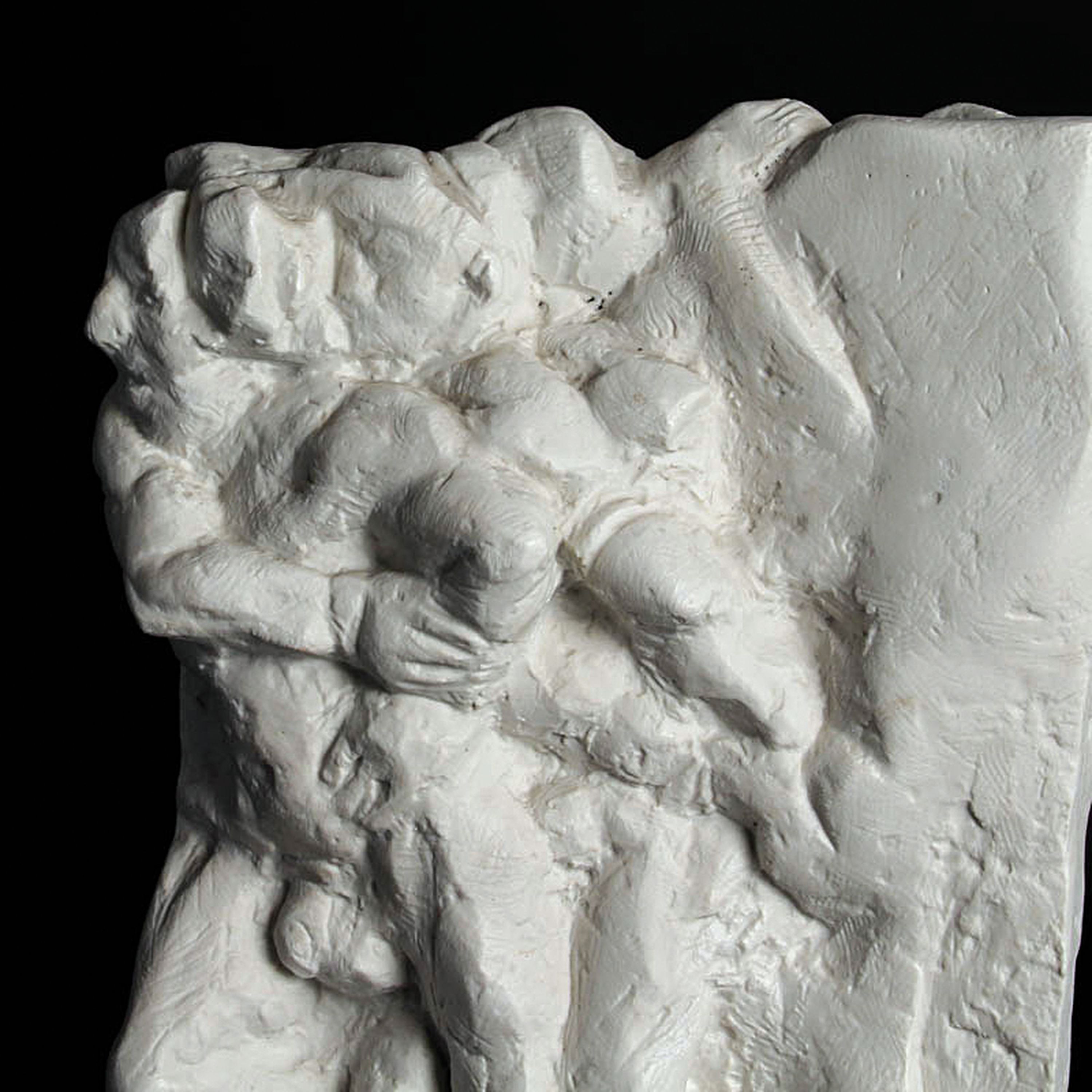 Detail a: Porzellanskulptur, Bernd Altenstein (geb. 1943), Goebel Galerie, 1982, Weißporzellan, "Die Getriebenen", Ed. 4/30, auf Sockel, H. 32cm