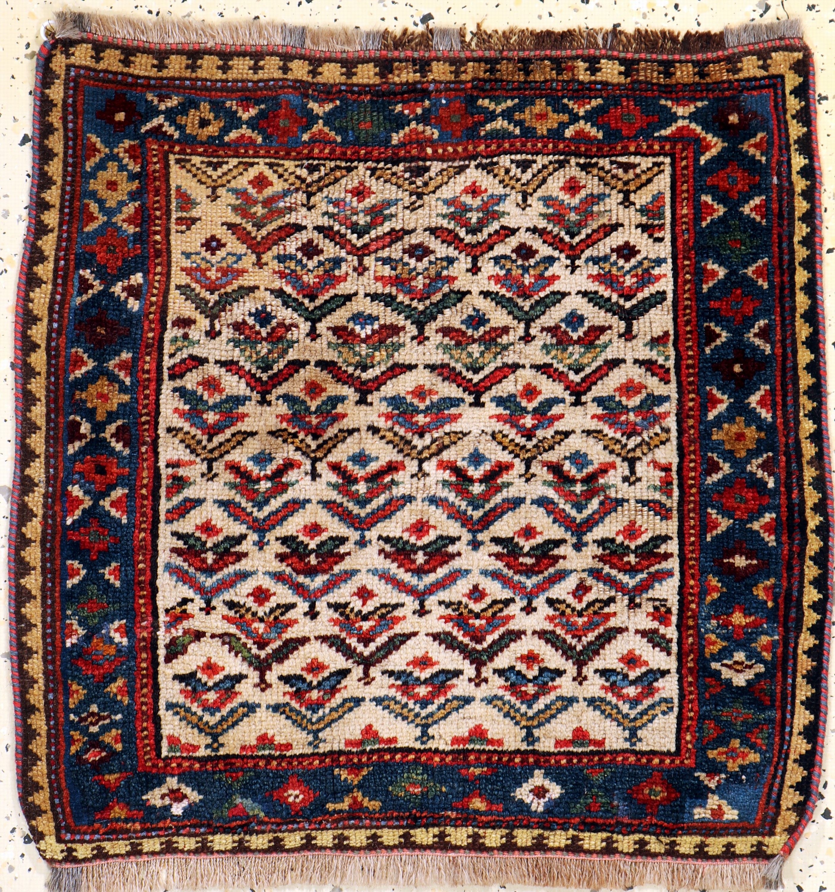 Nomaden Poschti antik, Persien, um 1900, Wolle auf Wolle, ca. 57 x 56 cm, EHZ: 3, (großflächig restauriert)