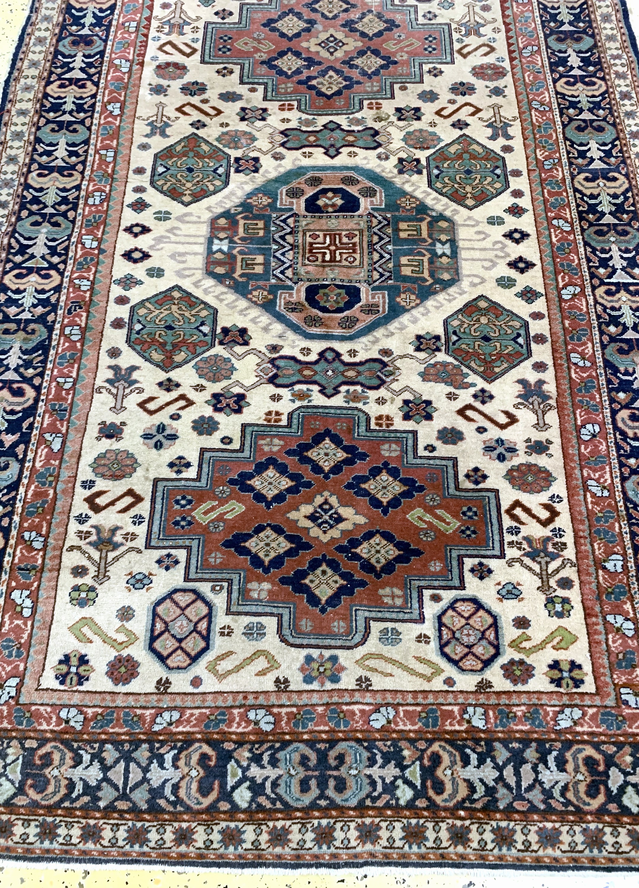 Detail c: Konvolut Schirwan & Derbent, Kaukasus, Anfang 20.Jhd, Wolle auf Baumwolle, ca. 185 x 126 cm, EHZ: 3