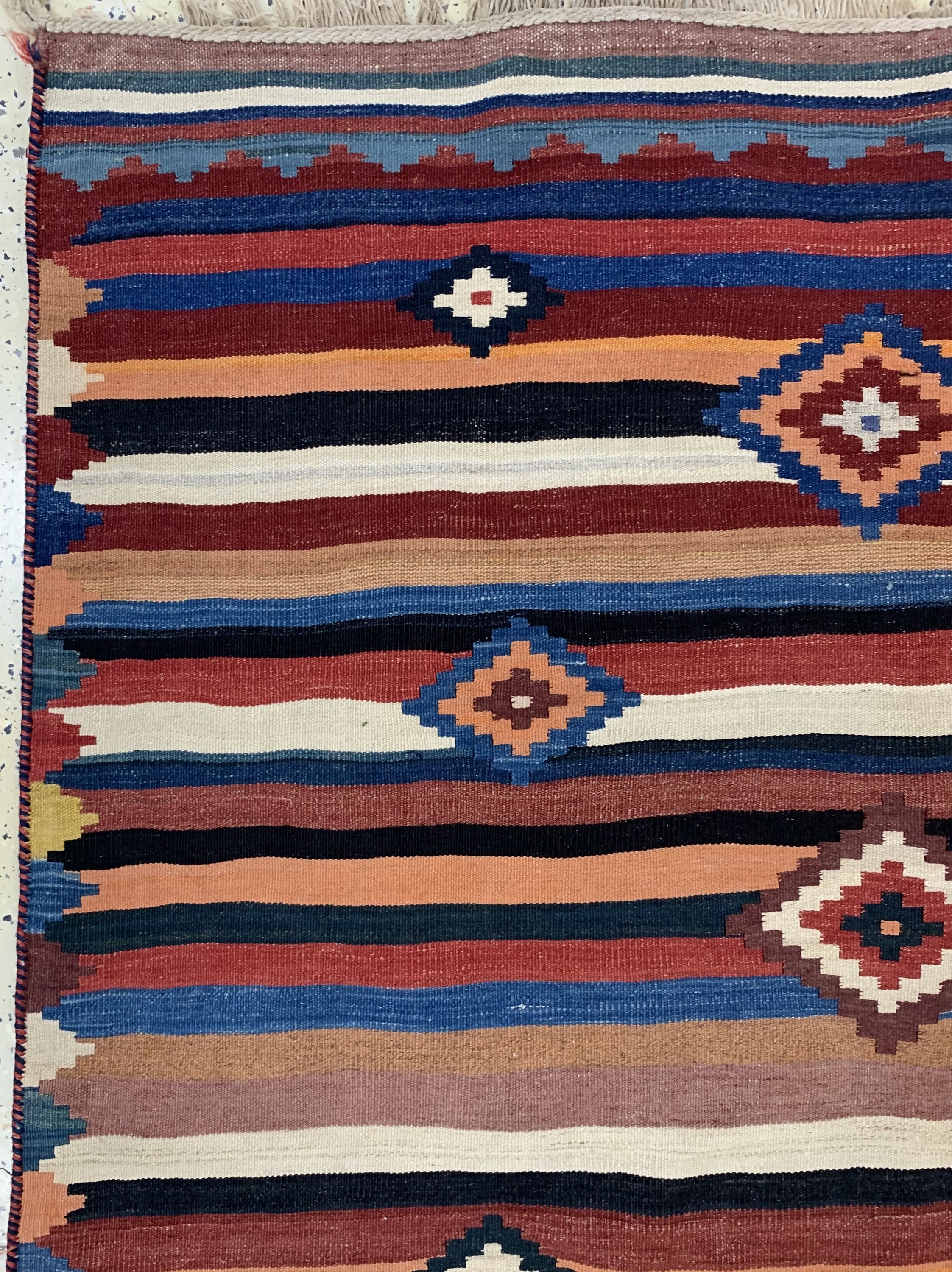 Detail c: Ghaschgai Kelim, Persien, Mitte 20.Jhd, Wolle auf Wolle, ca. 283 x 200 cm, EHZ: 2