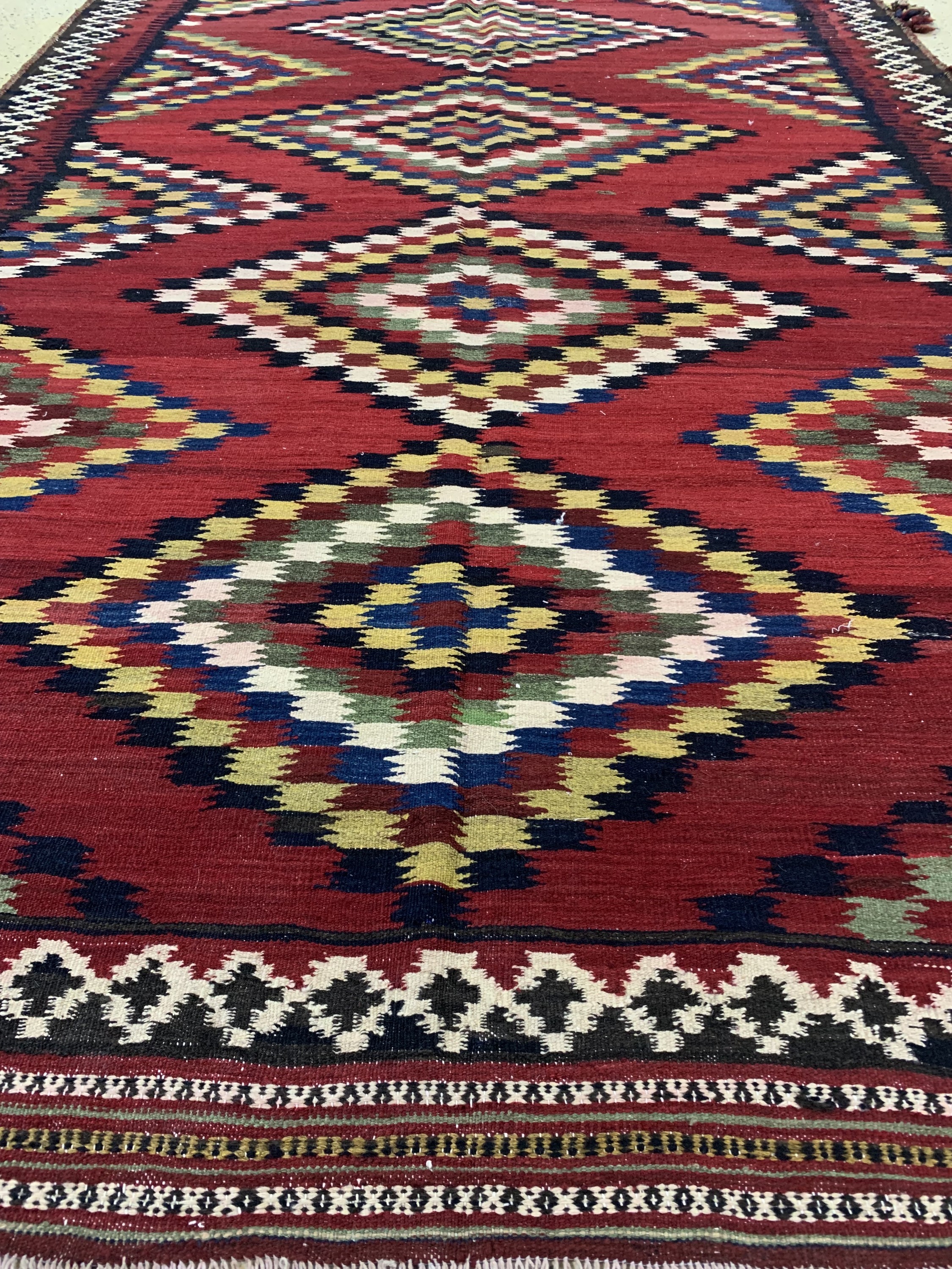 Detail e: Ghaschgai Kelim, Persien, Anfang 20.Jhd, Wolle auf Baumwolle, ca. 290 x 188 cm, EHZ: 2