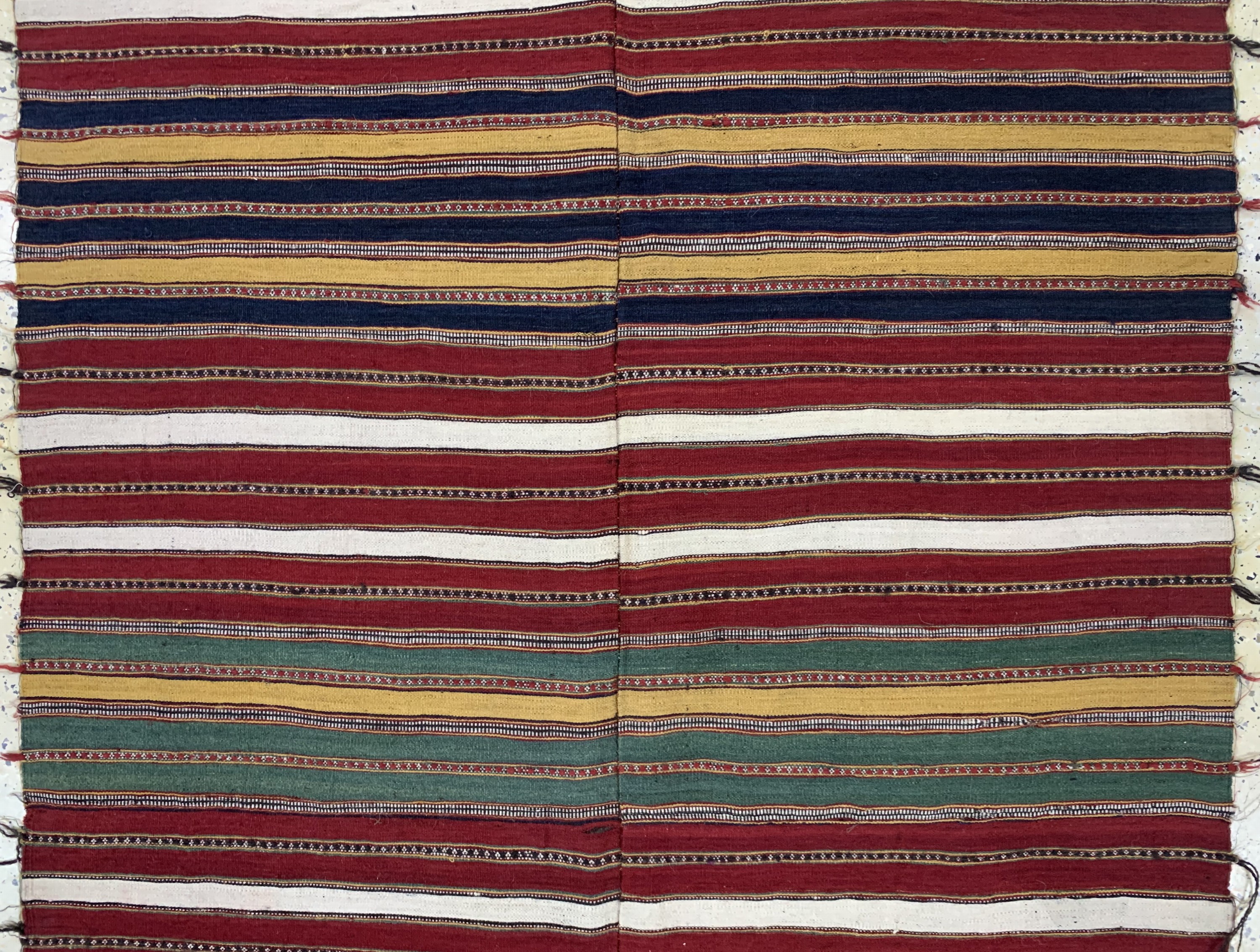 Detail b: Nomaden-Decke fein(2 Bahnig), Persien, Anfang 20.Jhd, Wolle auf Wolle, ca. 360 x 140 cm, EHZ: 2, (kleine Löcher)