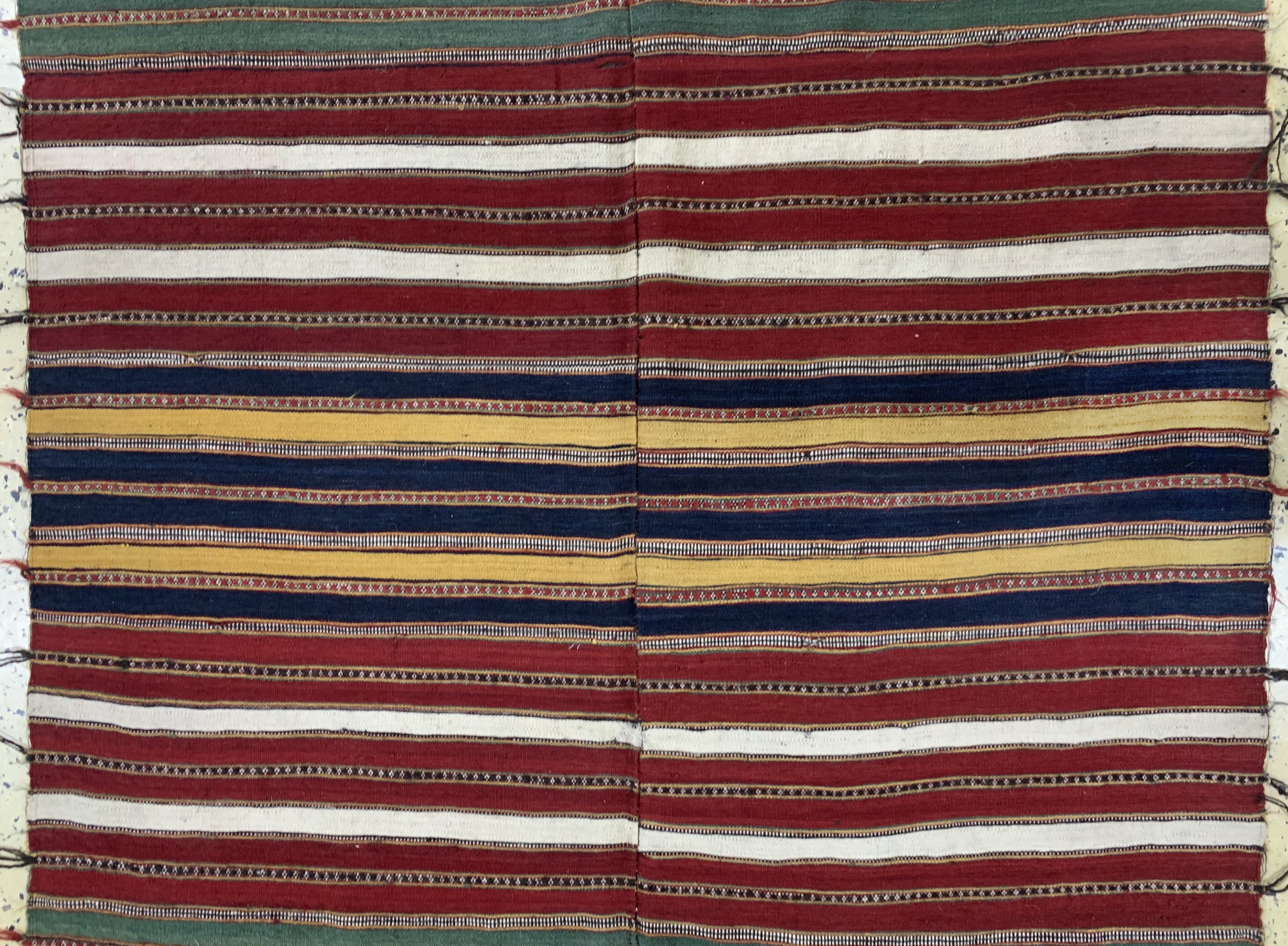 Detail c: Nomaden-Decke fein(2 Bahnig), Persien, Anfang 20.Jhd, Wolle auf Wolle, ca. 360 x 140 cm, EHZ: 2, (kleine Löcher)