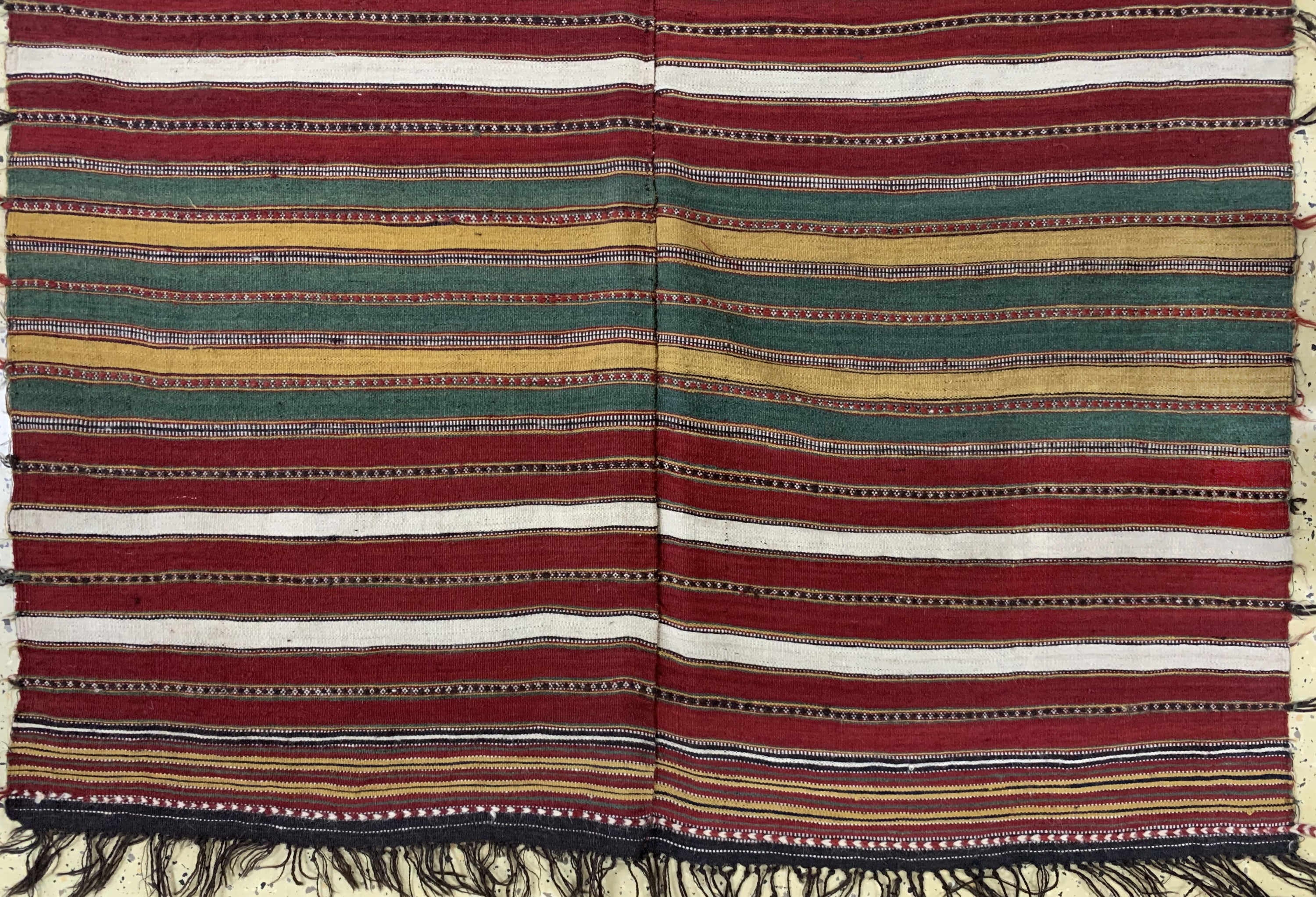 Detail d: Nomaden-Decke fein(2 Bahnig), Persien, Anfang 20.Jhd, Wolle auf Wolle, ca. 360 x 140 cm, EHZ: 2, (kleine Löcher)