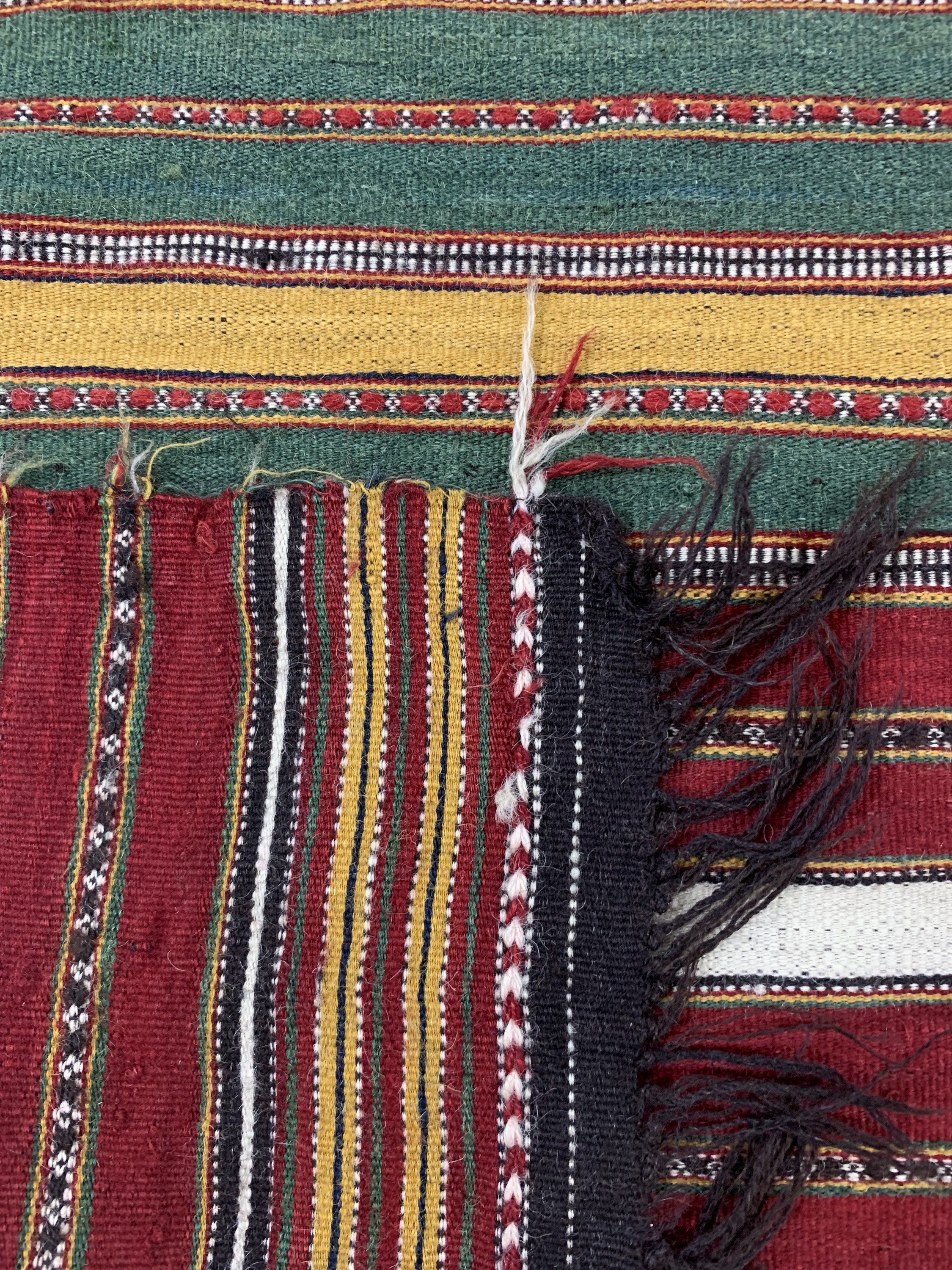 Detail f: Nomaden-Decke fein(2 Bahnig), Persien, Anfang 20.Jhd, Wolle auf Wolle, ca. 360 x 140 cm, EHZ: 2, (kleine Löcher)