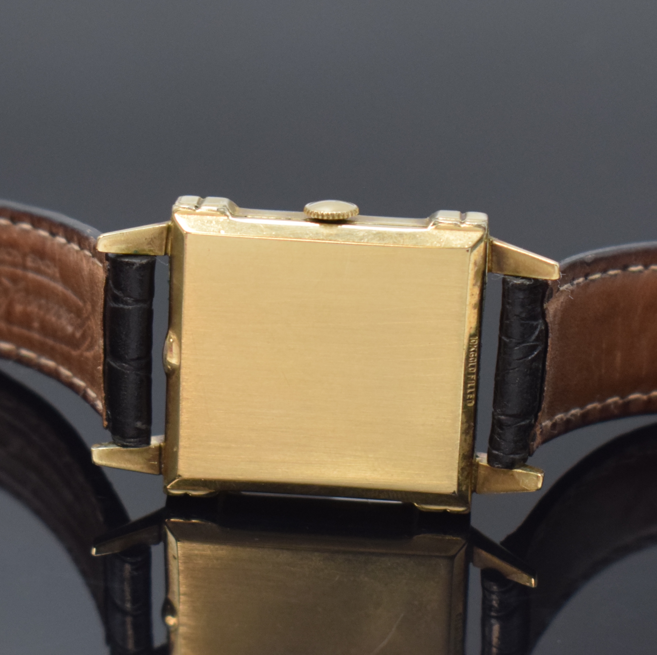 Detail b: LONGINES und ELLIS 2 vergoldete Armbanduhren, Schweiz/USA um 1950, Handaufzug, Böden aufgedr., silb. Zifferblätter, 1x rest., gold. u. Stein-Ind., ...