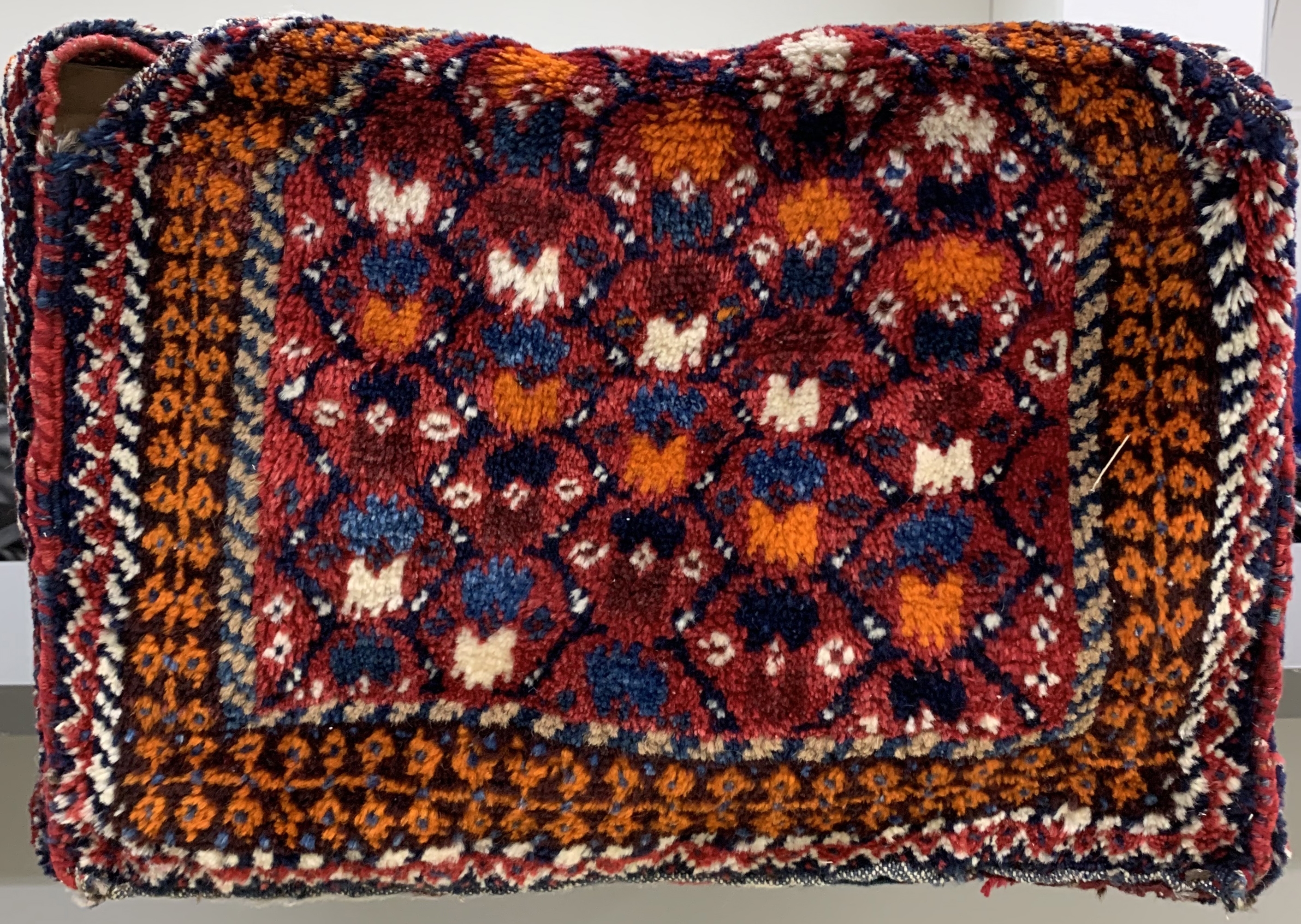 Detail c: Komplette Mafrasch, Persien, Anfang 20.Jhd,Wolle auf Wolle, ca. 110 x 60 x 45 cm, EHZ: 2