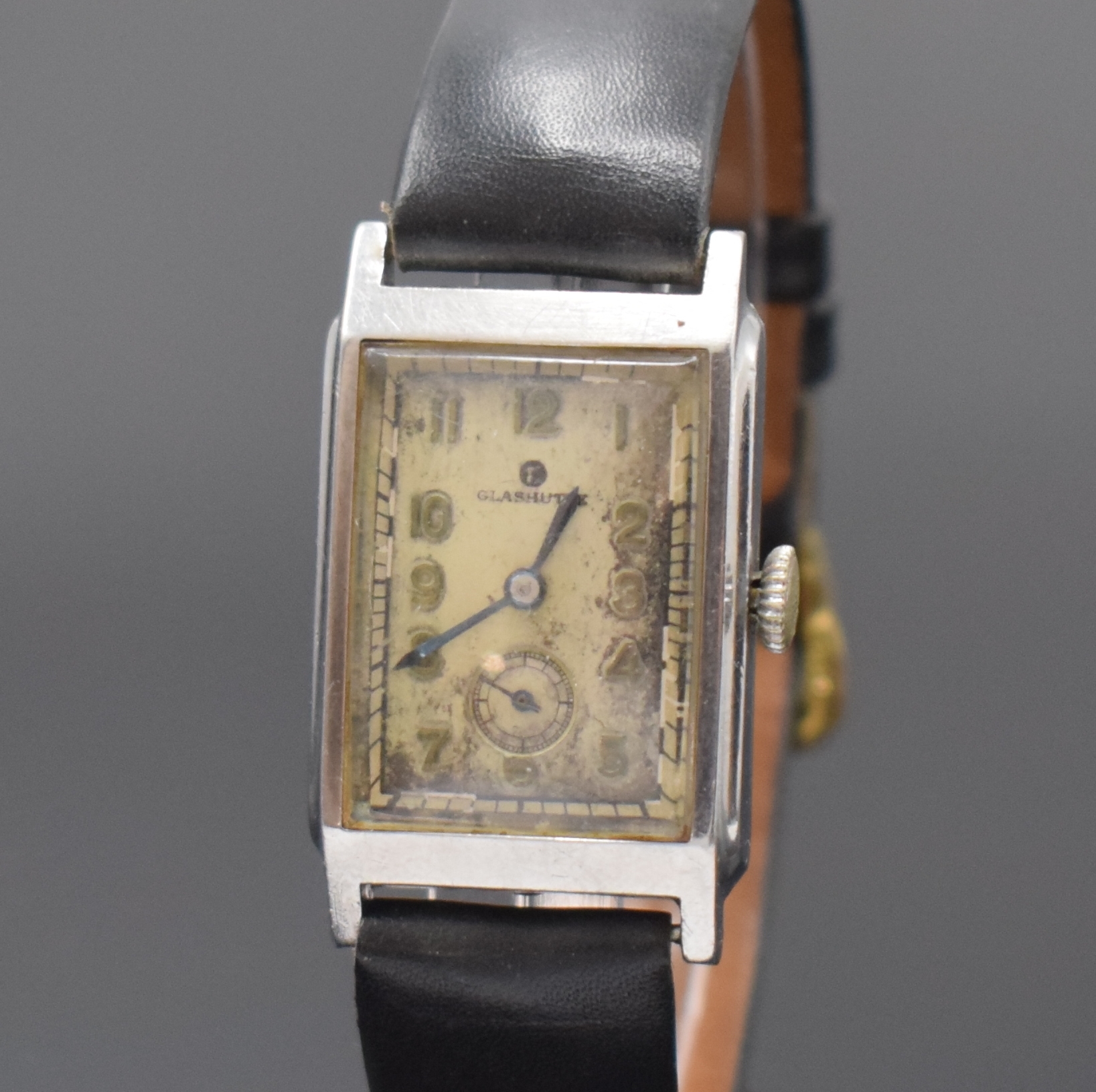 Detail a: TUTIMA GLASHÜTTE Armbanduhr mit Kaliber Urofa 58 in Stahl, Deutschland um 1935, Handaufzug, rechteckig. Geh., Scharnierboden, silb. Zifferbl. ...