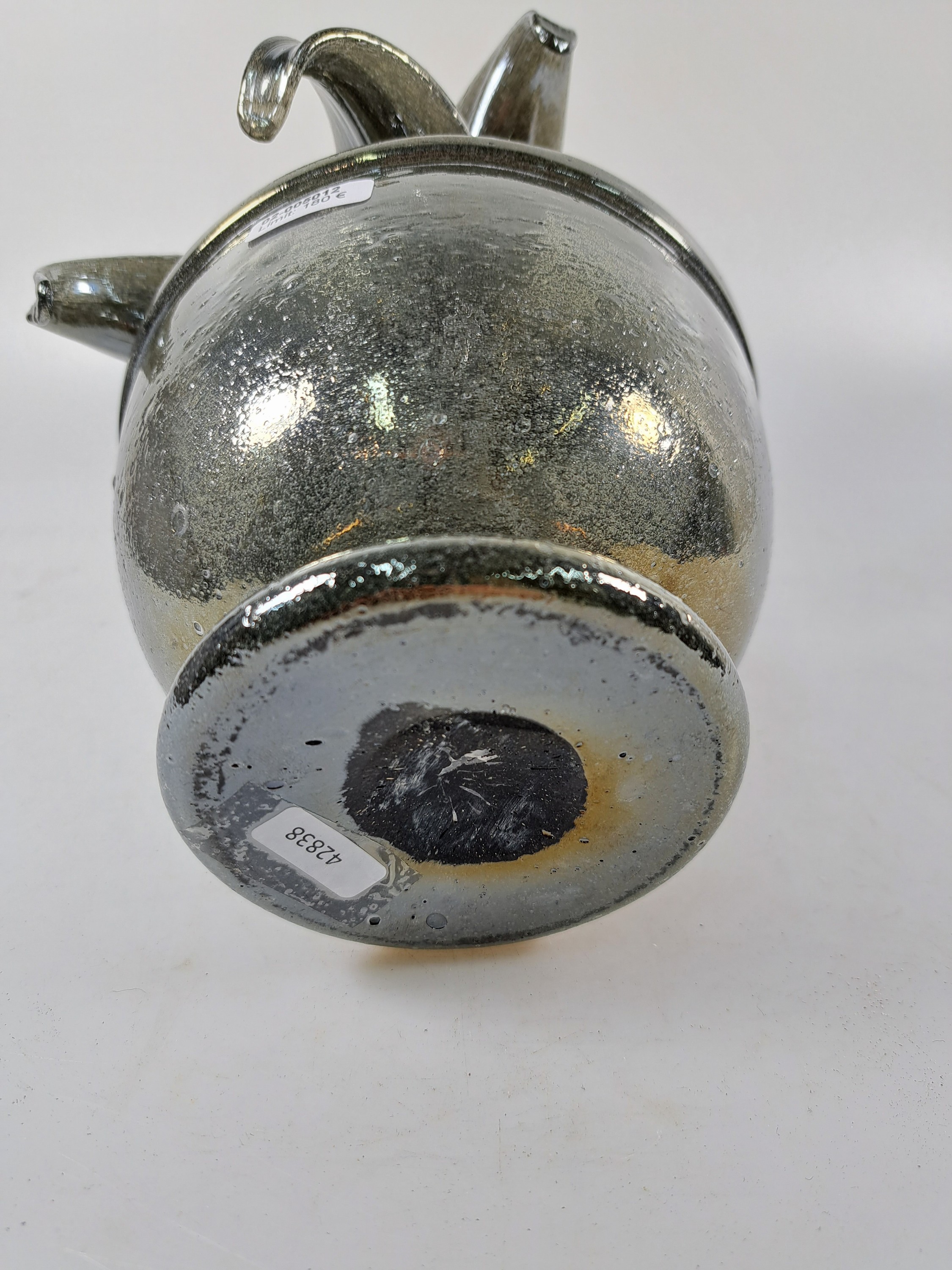 Detail d: Glasskulptur Sukkulente im Topf, Murano, Italien, grau getöntes Glas, dicht eingeschmolzene kleine Luftblasen, Topf mit goldfarbener Lüstrierung, ...