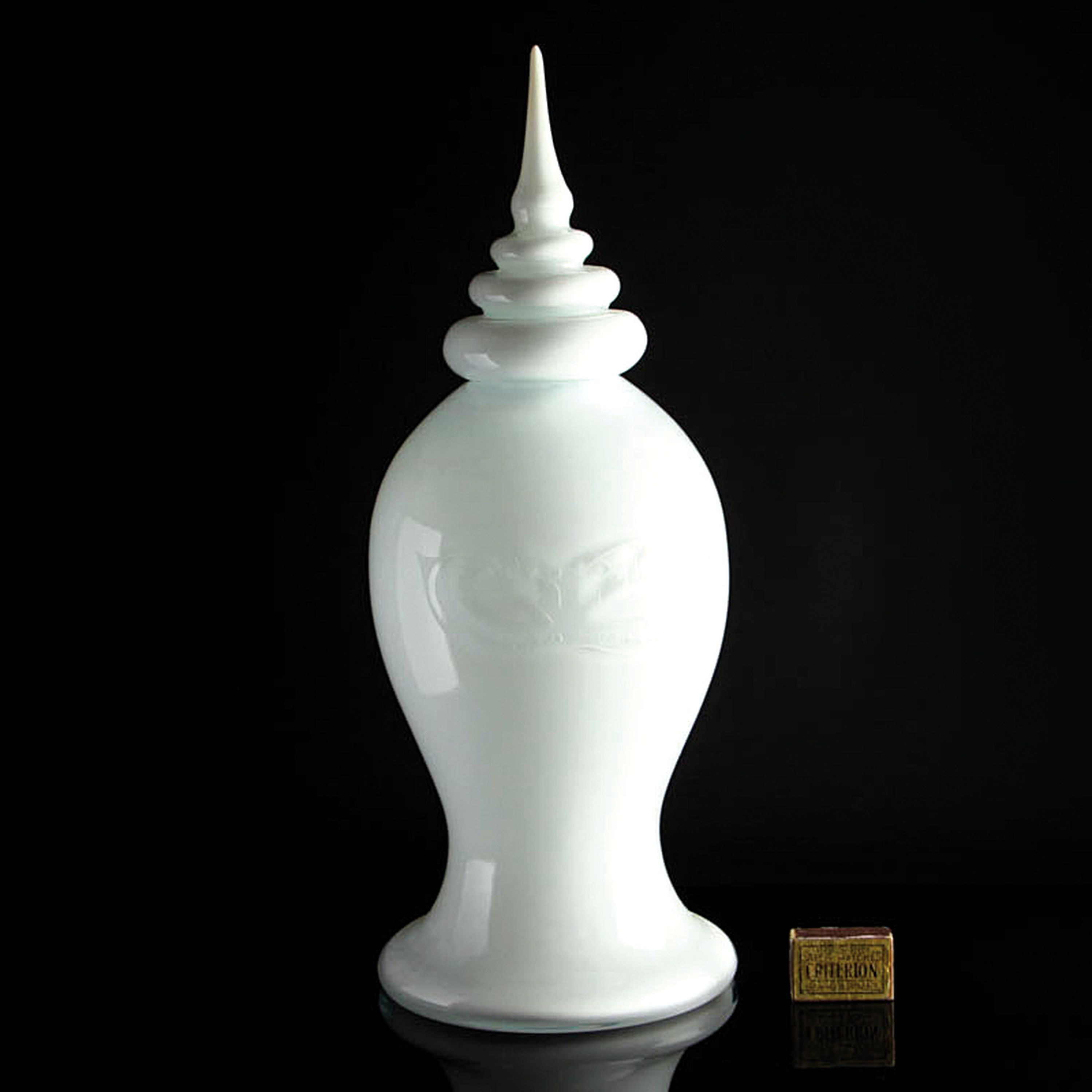 Glasvase bzw. Skulptur, Roberto Cavalli, Murano, Italien, farbloses Glas, milchweisser Innenüberfang, zweiseitig eingeschliffene venezianische ...