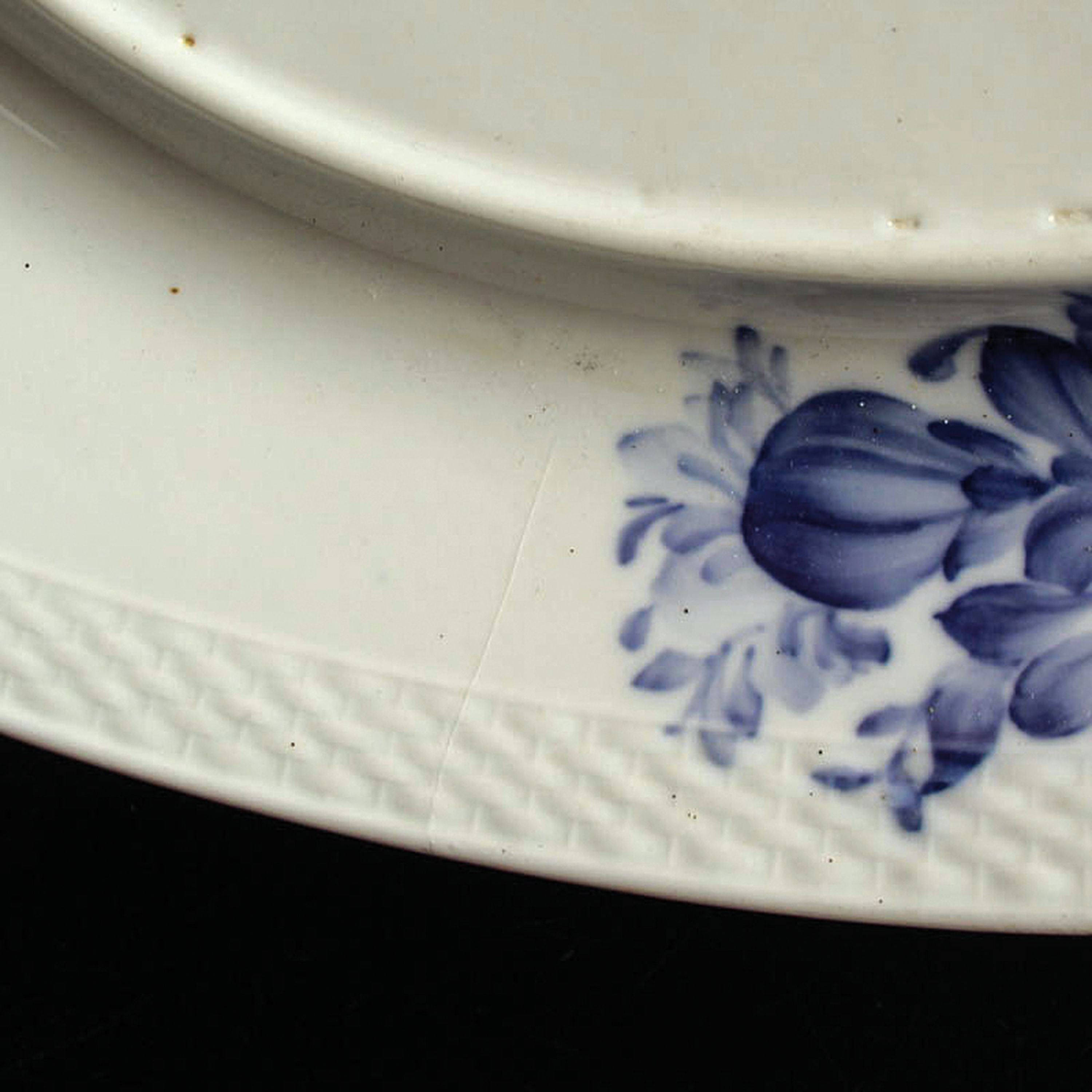Detail p: Große Suppenterrine, Royal Copenhagen, 20.Jh., Porzellan, Blaue Blume, Deckelterrine mit Unterteller, Zitrone als Deckelbekrönung, 50x30x30 cm, ...