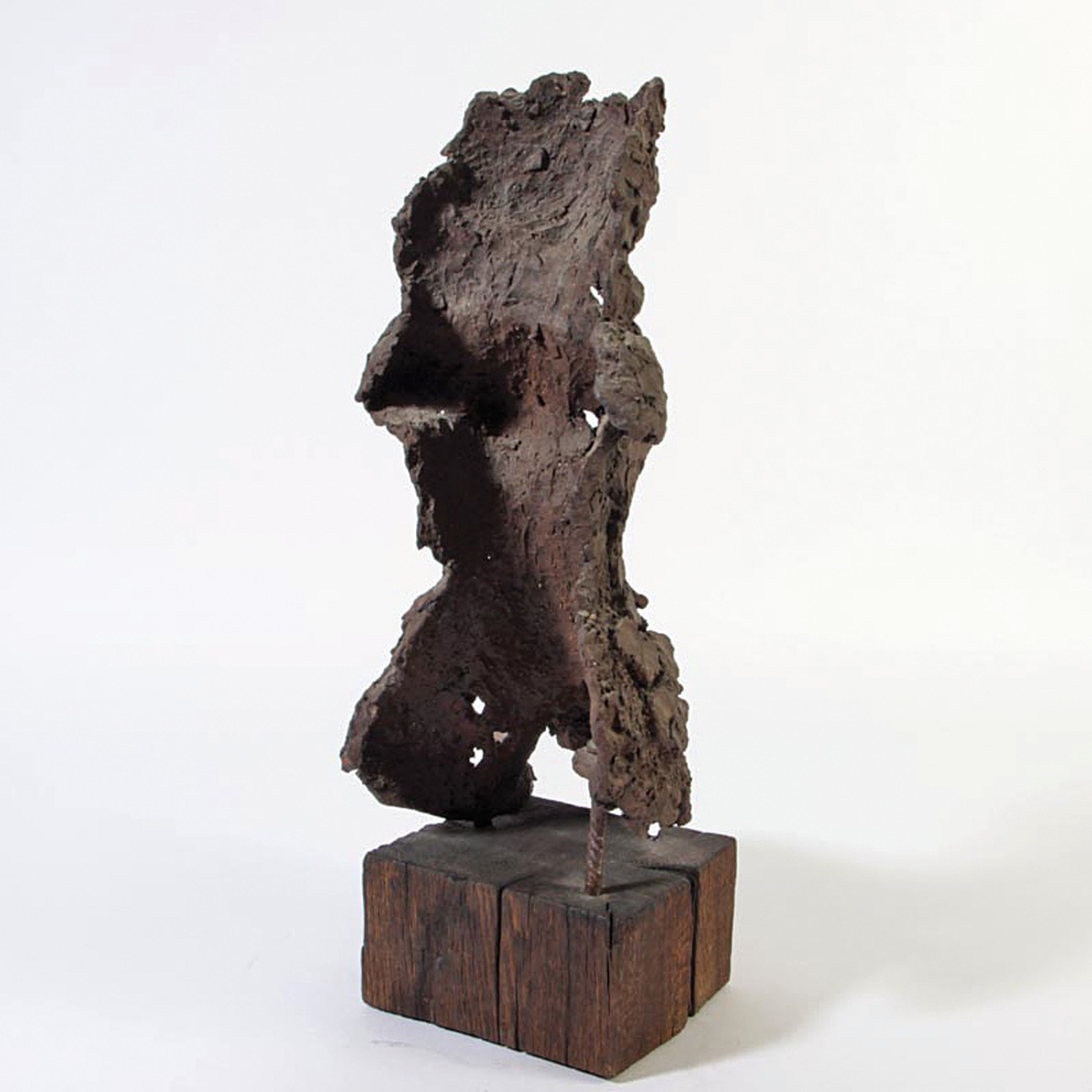 Detail c: Klaus-Jürgen Luckey, 1934-2001 Hamburg, Keramik-Skulptur, weiblicher Akt, nonfinite Oberfläche, auf Holzsockel, mit Künstlerplakette, H. ges. 47 cm