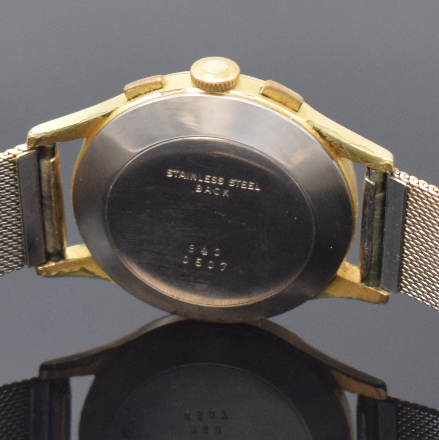 Detail h: Set 2 vergoldete Armbandchronographen, beide Schweiz um 19580, Handaufzug, Edelstahlböden aufgedr., 1.)x La Leuba, schwarzes Zifferbl. Kal. Venus ...