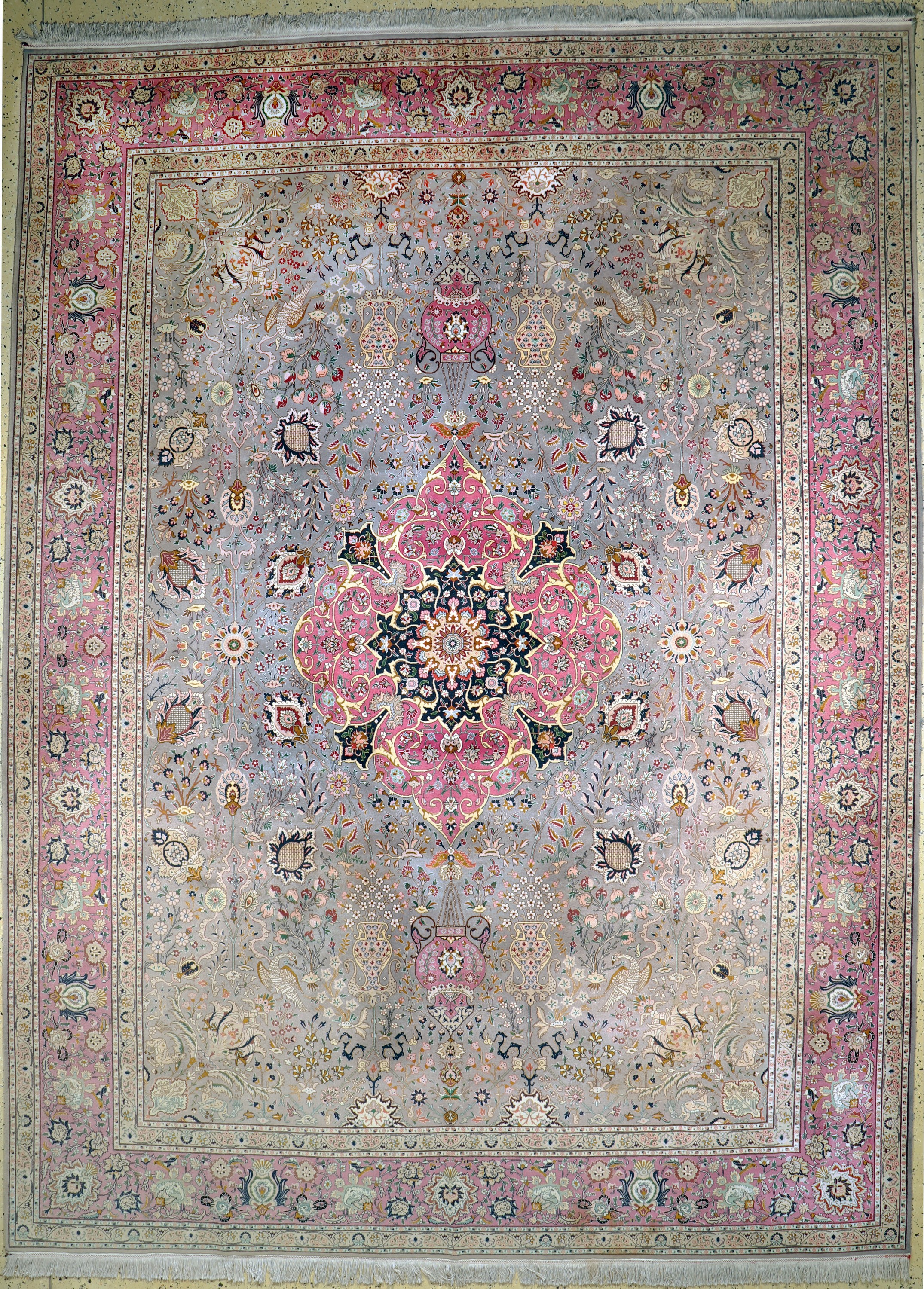 Täbriz fein(50 Raj), Persien, Mitte 20.Jhd,Korkwolle auf Baumwolle, ca. 402 x 300 cm, ca.500.000 Kn/qm, verblasst, EHZ: 2