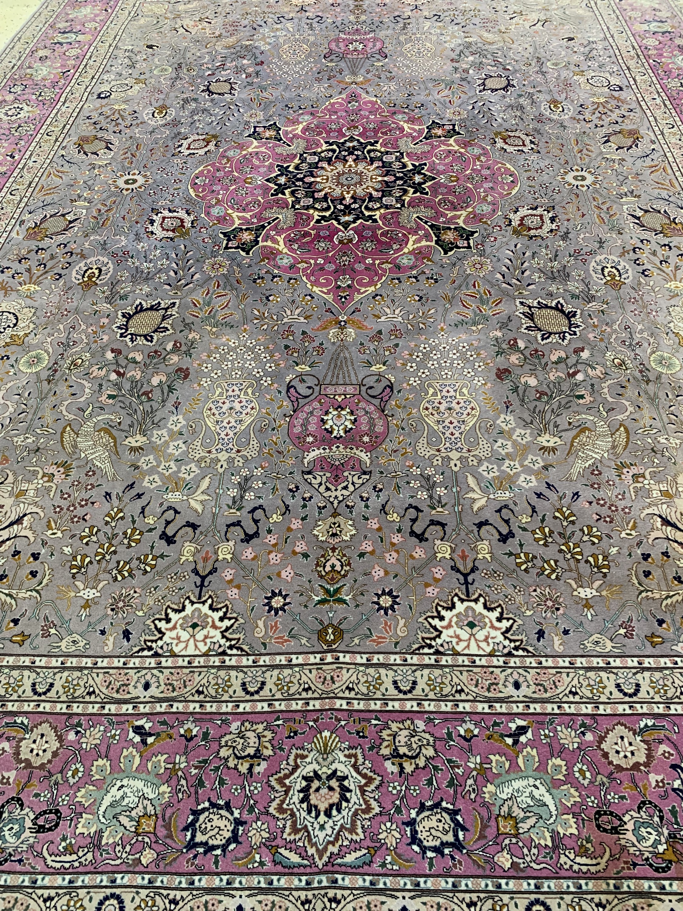 Detail g: Täbriz fein(50 Raj), Persien, Mitte 20.Jhd,Korkwolle auf Baumwolle, ca. 402 x 300 cm, ca.500.000 Kn/qm, verblasst, EHZ: 2
