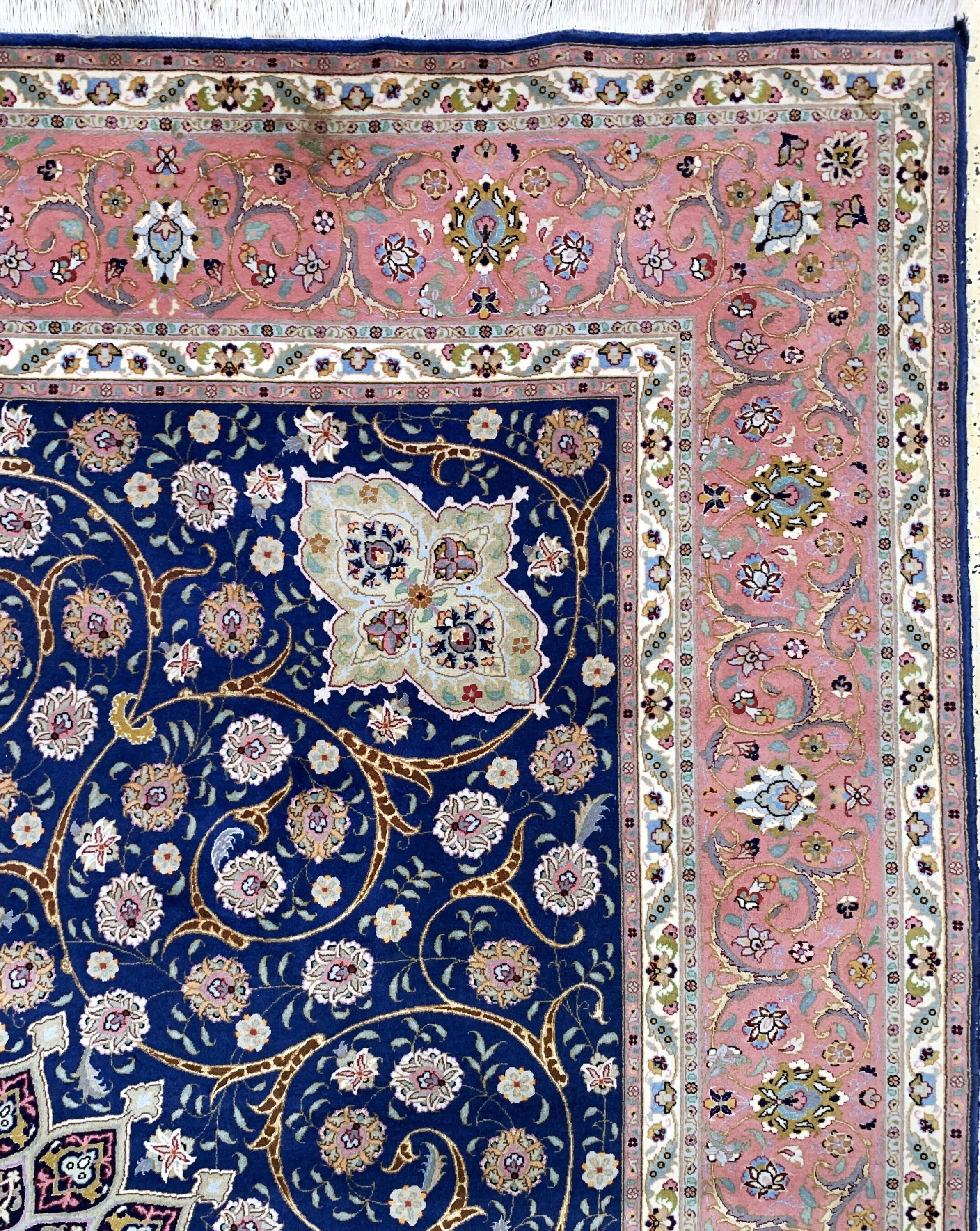 Detail e: Täbriz fein(50 Raj), Persien, Ende 20.Jhd, Korkwolle mit Seide, ca. 301 x 251 cm, ca. 500.000 Kn/qm, EHZ: 2