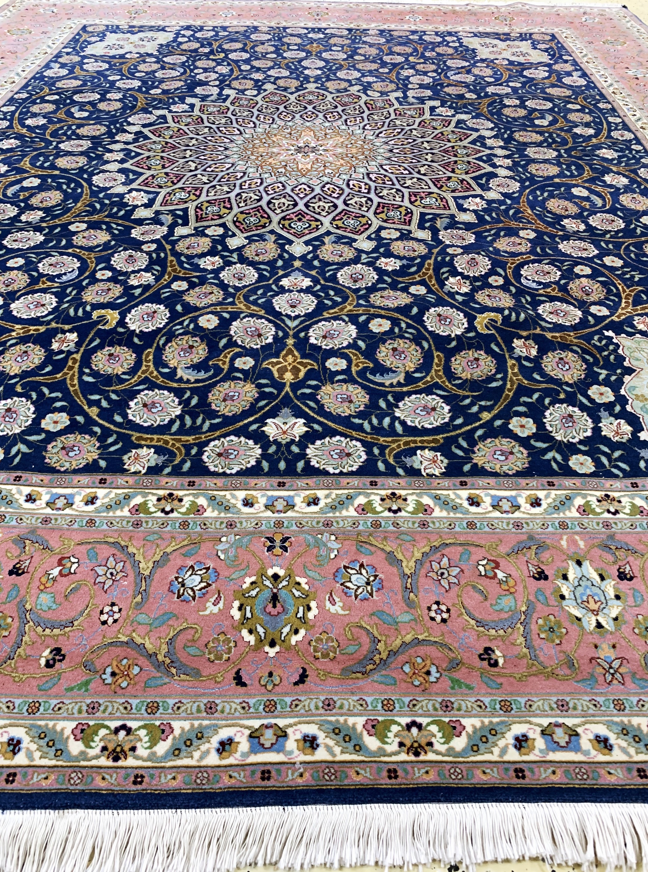 Detail g: Täbriz fein(50 Raj), Persien, Ende 20.Jhd, Korkwolle mit Seide, ca. 301 x 251 cm, ca. 500.000 Kn/qm, EHZ: 2