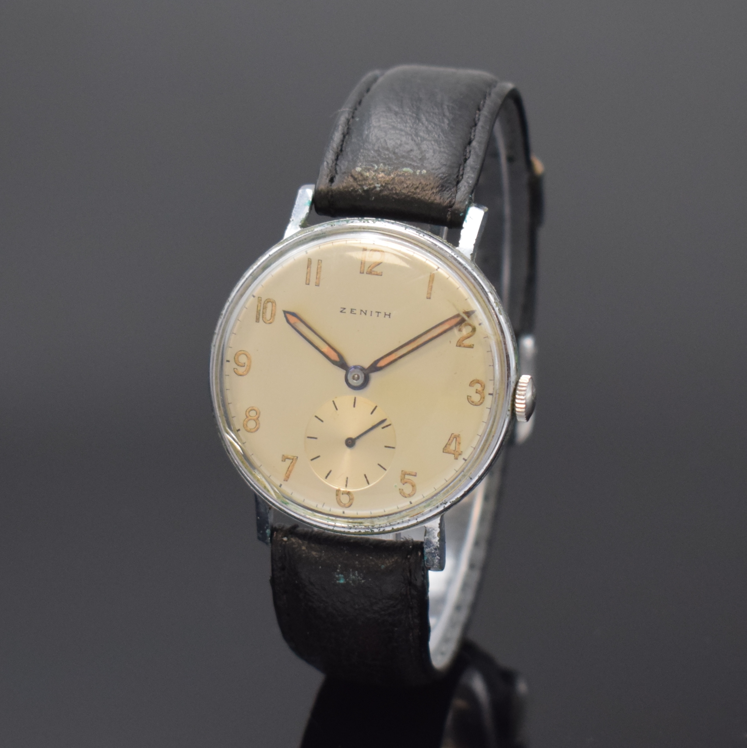 ZENITH Herrenarmbanduhr, Handaufzug, Schweiz um 1940, verchr. Metallgeh. ber., Edelstahlboden aufgedr., silb. orig. Zifferbl. altersbed. fl./pat., ...