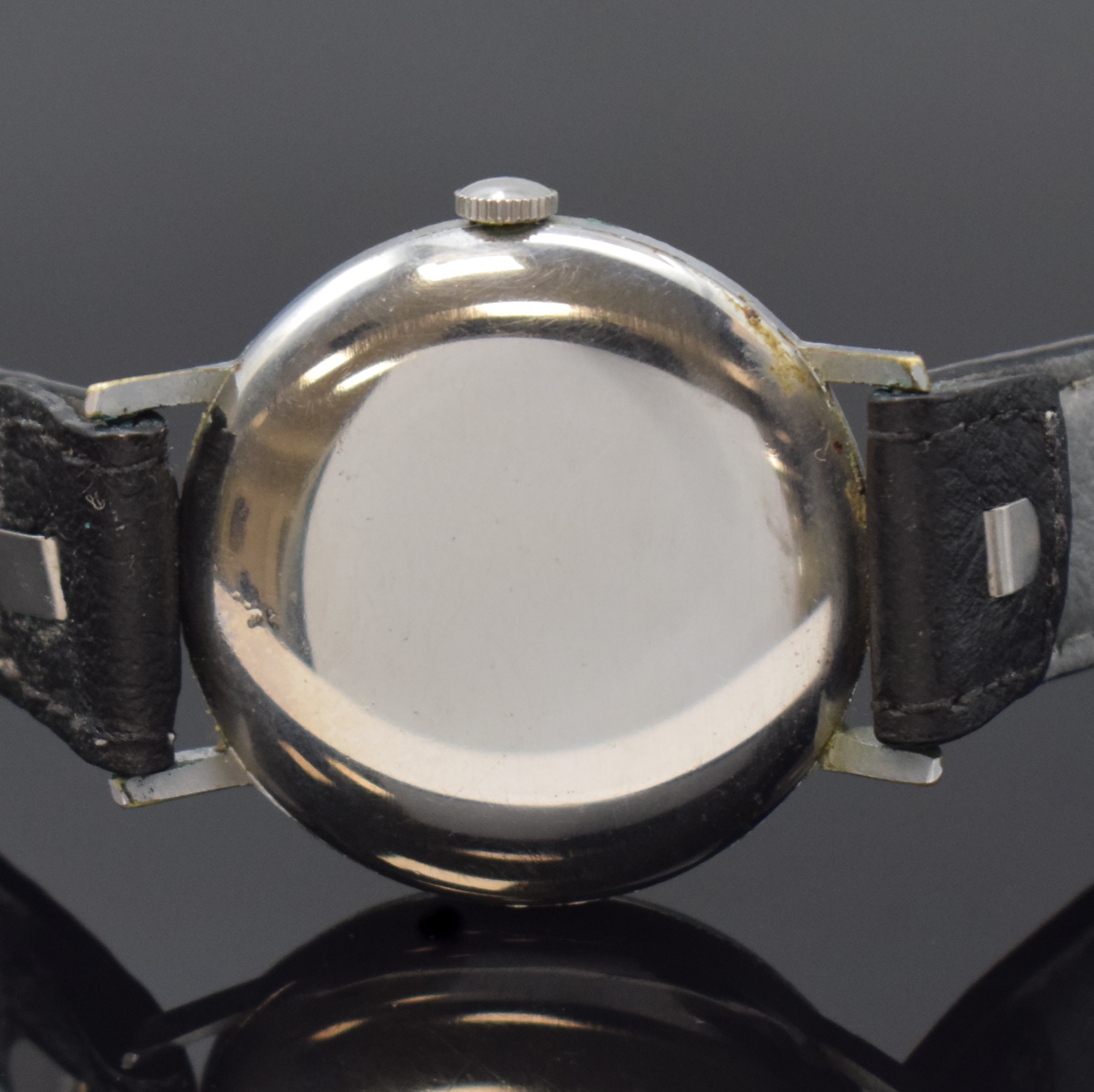 Detail d: ZENITH Herrenarmbanduhr, Handaufzug, Schweiz um 1940, verchr. Metallgeh. ber., Edelstahlboden aufgedr., silb. orig. Zifferbl. altersbed. fl./pat., ...