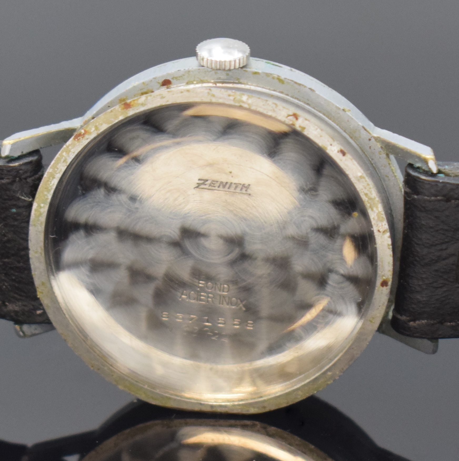 Detail f: ZENITH Herrenarmbanduhr, Handaufzug, Schweiz um 1940, verchr. Metallgeh. ber., Edelstahlboden aufgedr., silb. orig. Zifferbl. altersbed. fl./pat., ...