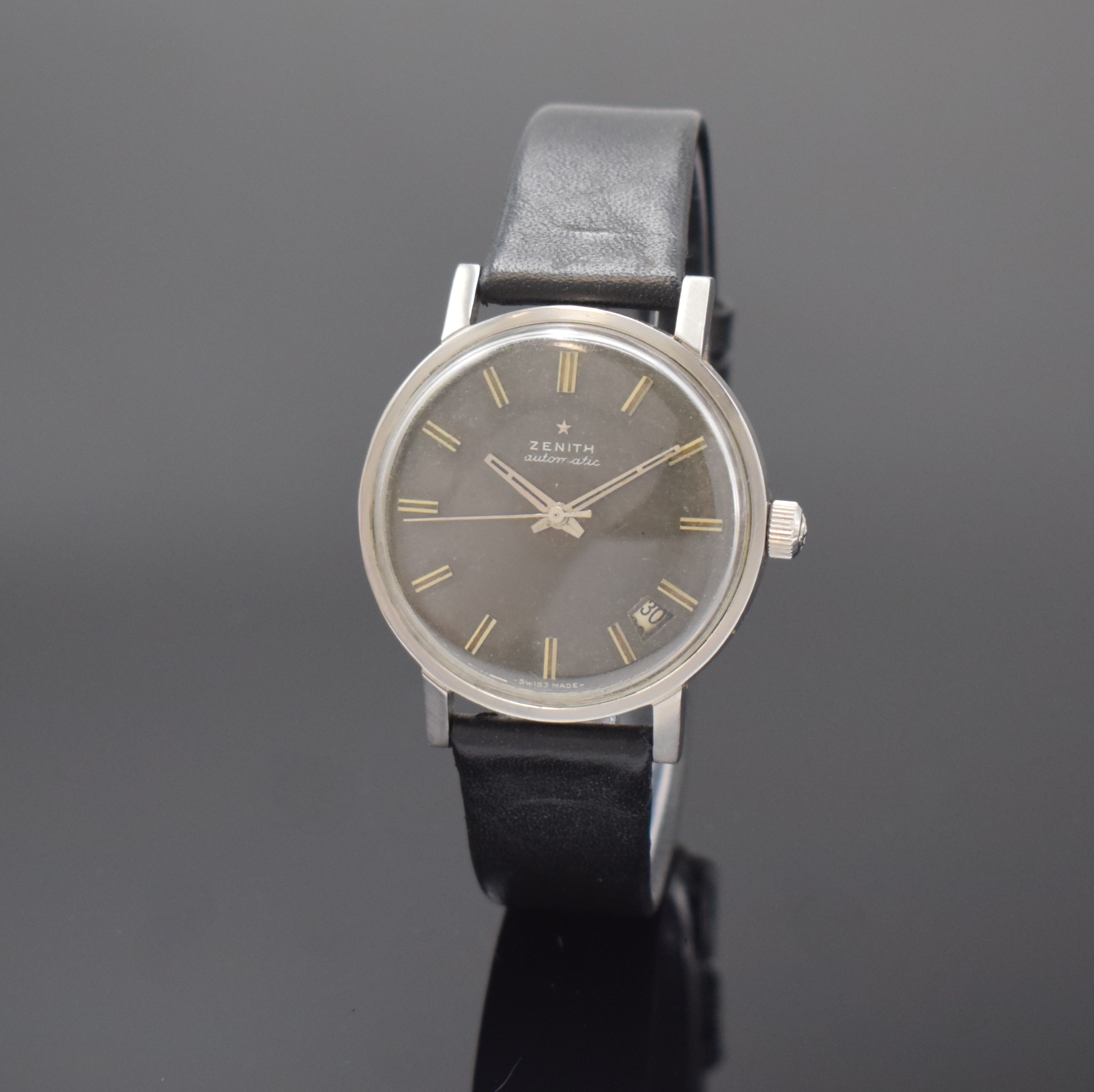 ZENITH Herrenarmbanduhr, Automatik, Schweiz um 1965, Edelstahlgeh., Boden verschr., silbergraues Zifferbl. m. aufgel. Indizes altersbed., fl./pat., ...