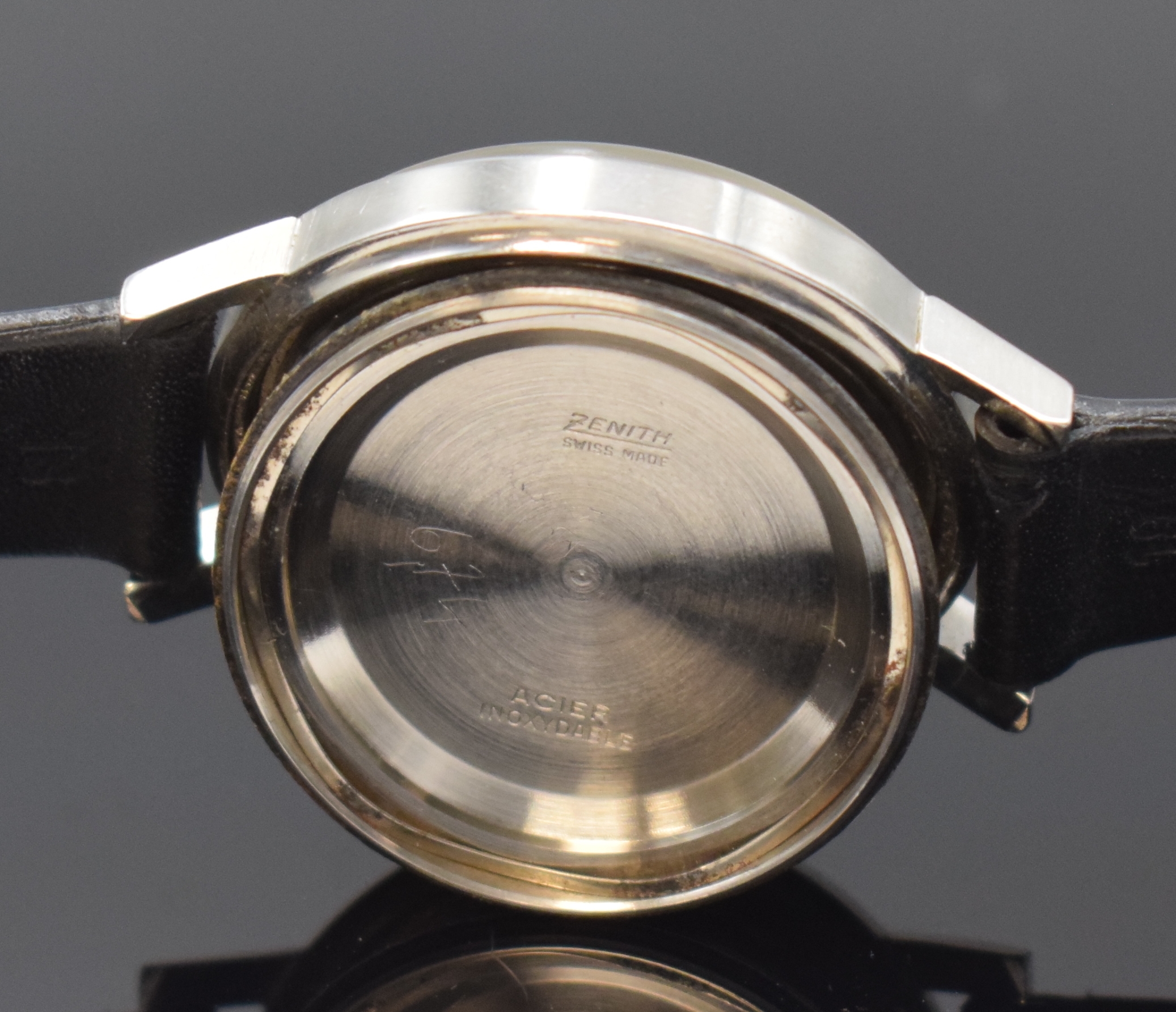 Detail f: ZENITH Herrenarmbanduhr, Automatik, Schweiz um 1965, Edelstahlgeh., Boden verschr., silbergraues Zifferbl. m. aufgel. Indizes altersbed., fl./pat., ...