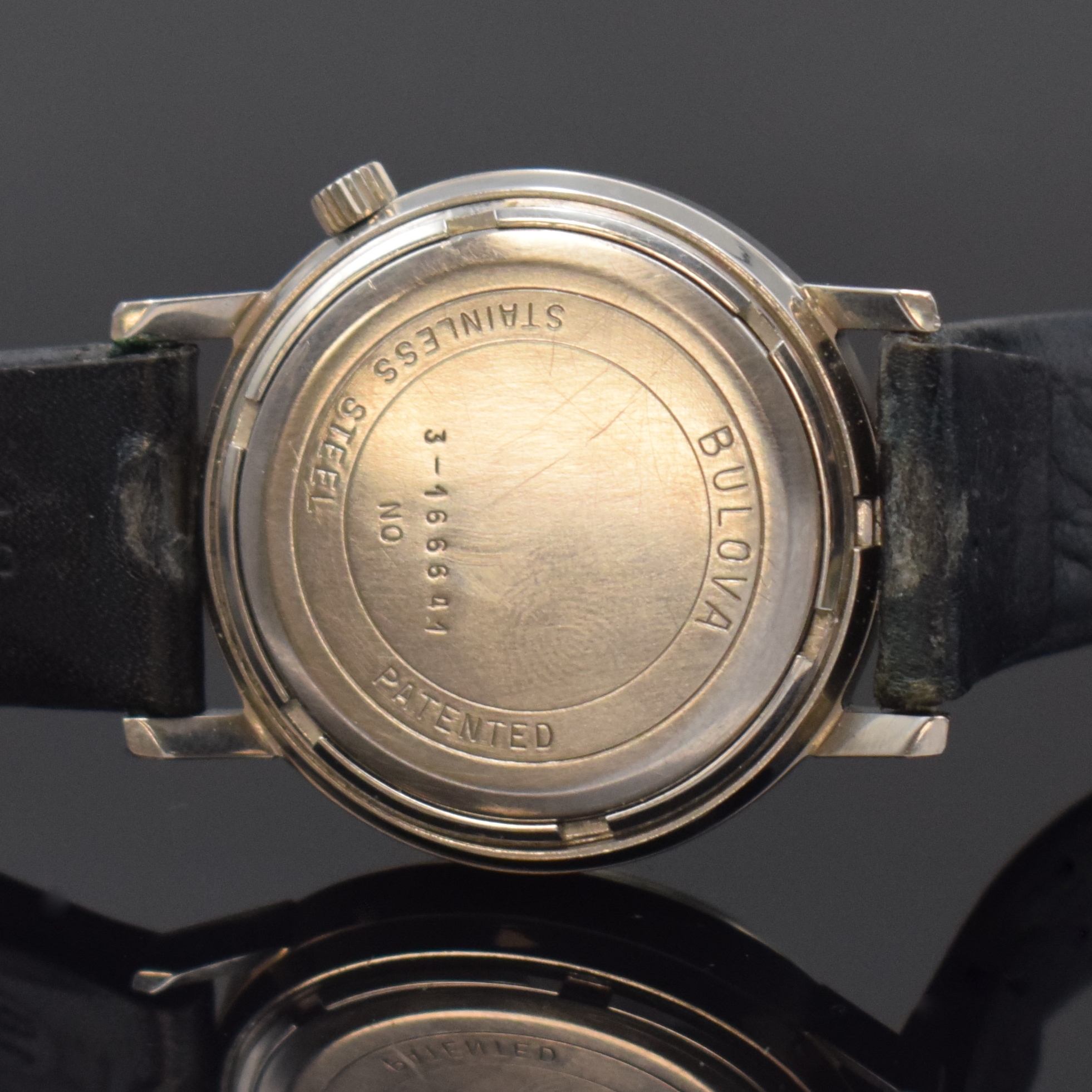 Detail c: BULOVA Herrenarmbanduhr Accutron, Schweiz um 1969, Edelstahlgeh., Bod. geschr., Stimmgabelschwingerprinzip, Patent von Bulova, Werk verg., Kal. ...