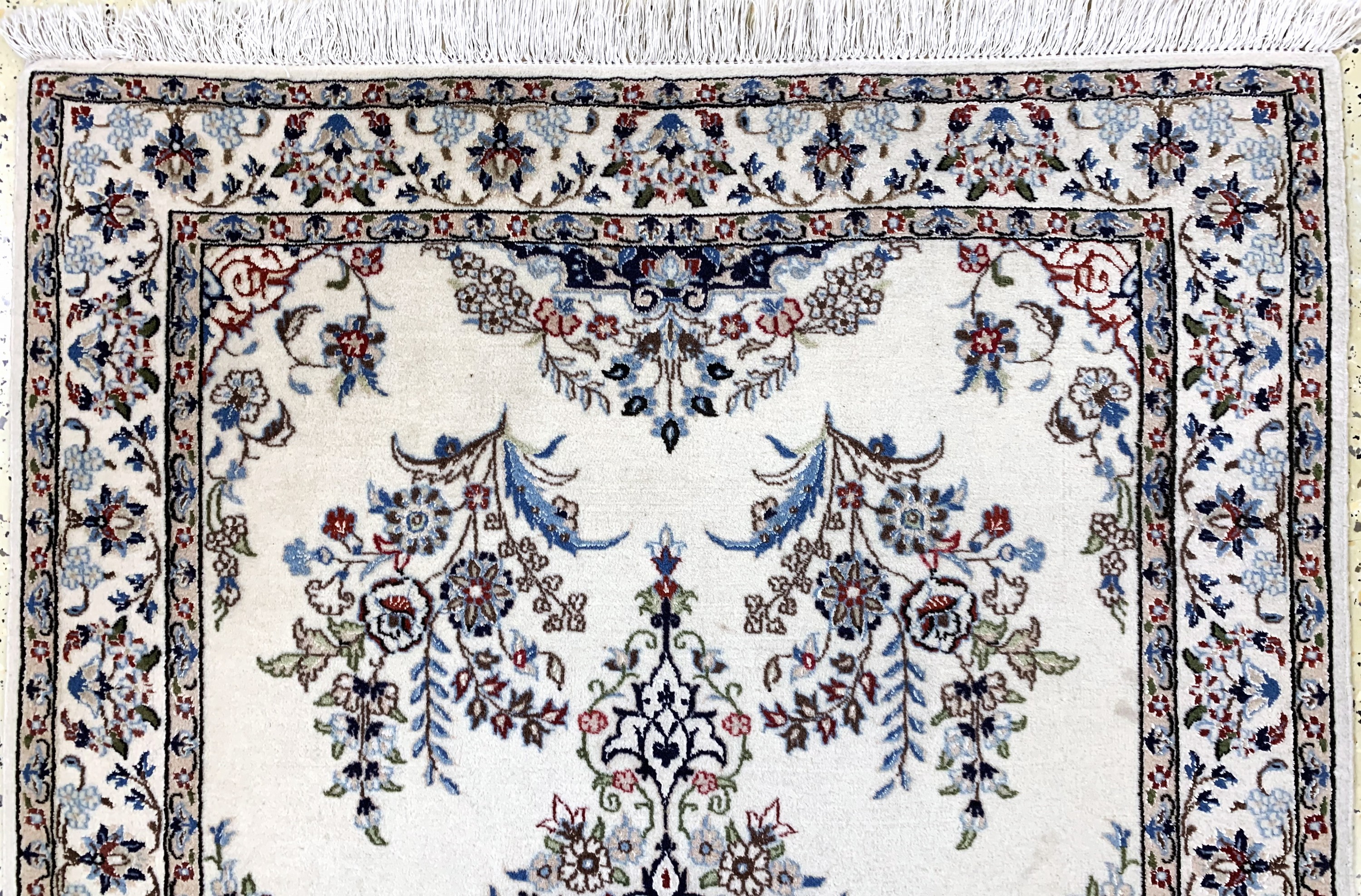 Detail a: Nain fein(6 La), Persien, Ende 20.Jhd, Korkwolle mit Seide, ca. 144 x 100 cm, leicht verfärbt, EHZ: 2