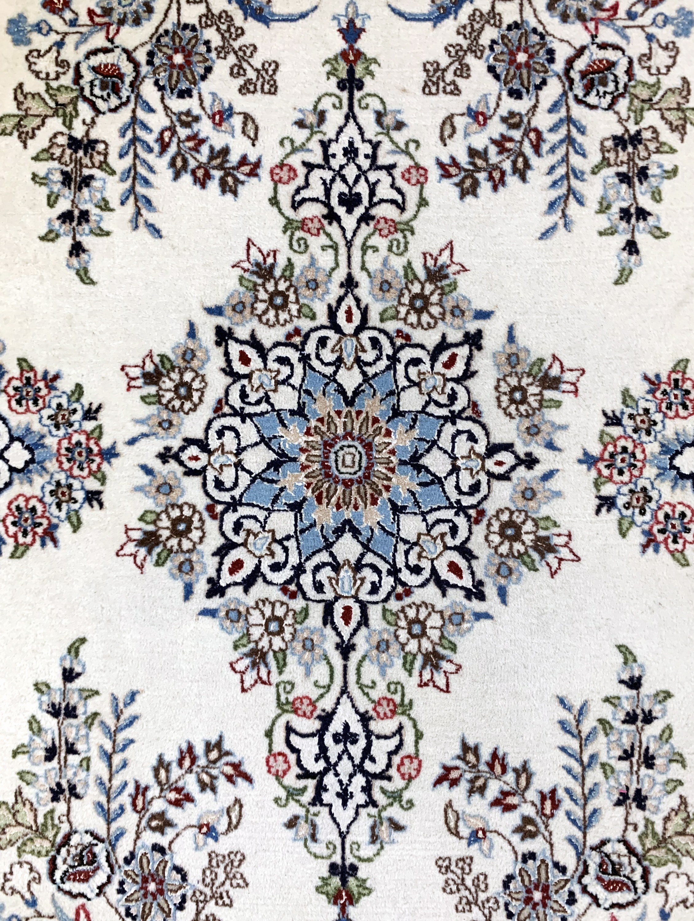 Detail b: Nain fein(6 La), Persien, Ende 20.Jhd, Korkwolle mit Seide, ca. 144 x 100 cm, leicht verfärbt, EHZ: 2