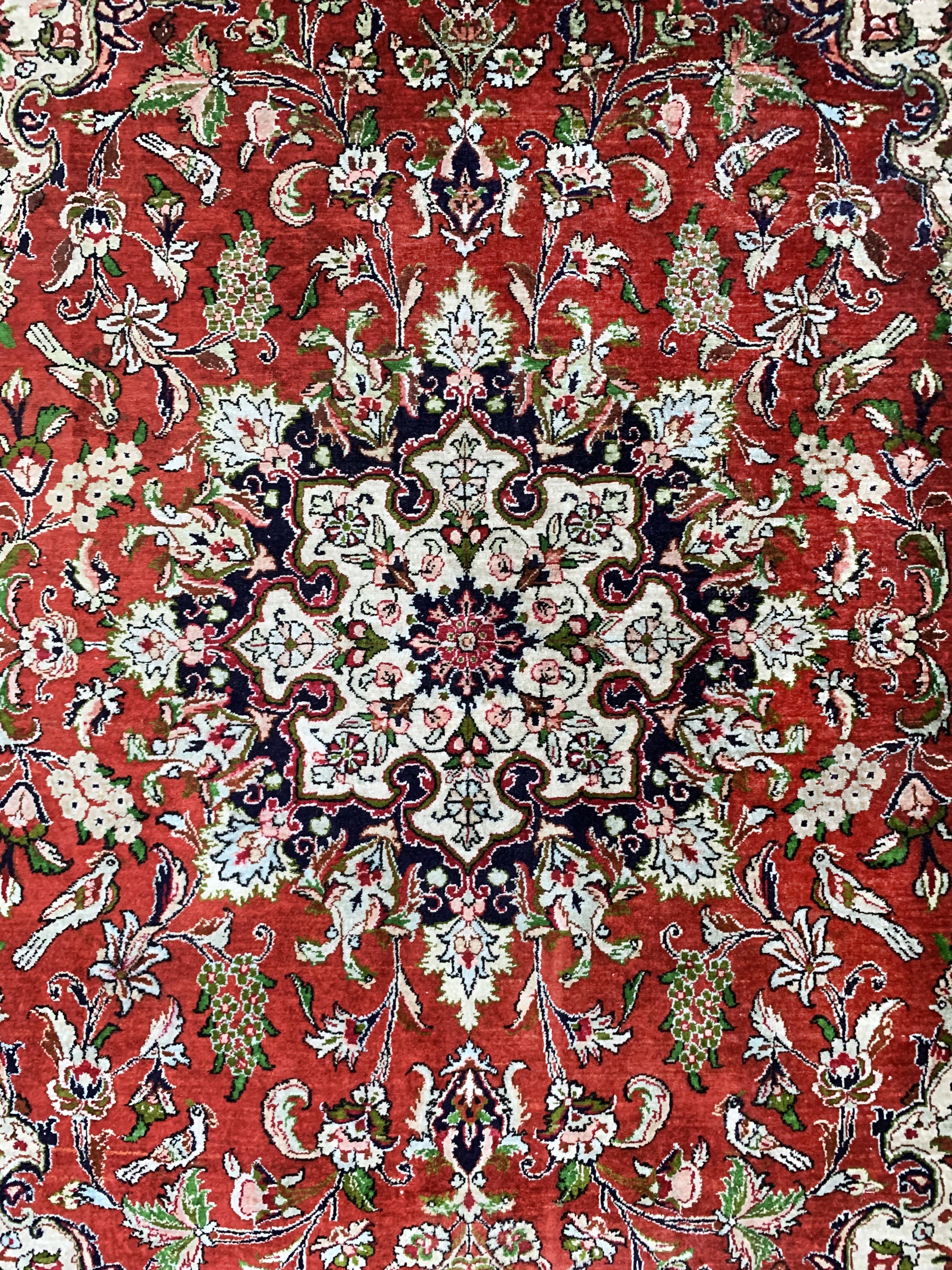 Detail b: Ghom Seide, Persien, Mitte 20.Jhd, reine Naturseide, ca. 152 x 102 cm, Reinigungsbedürftig, EHZ: 2